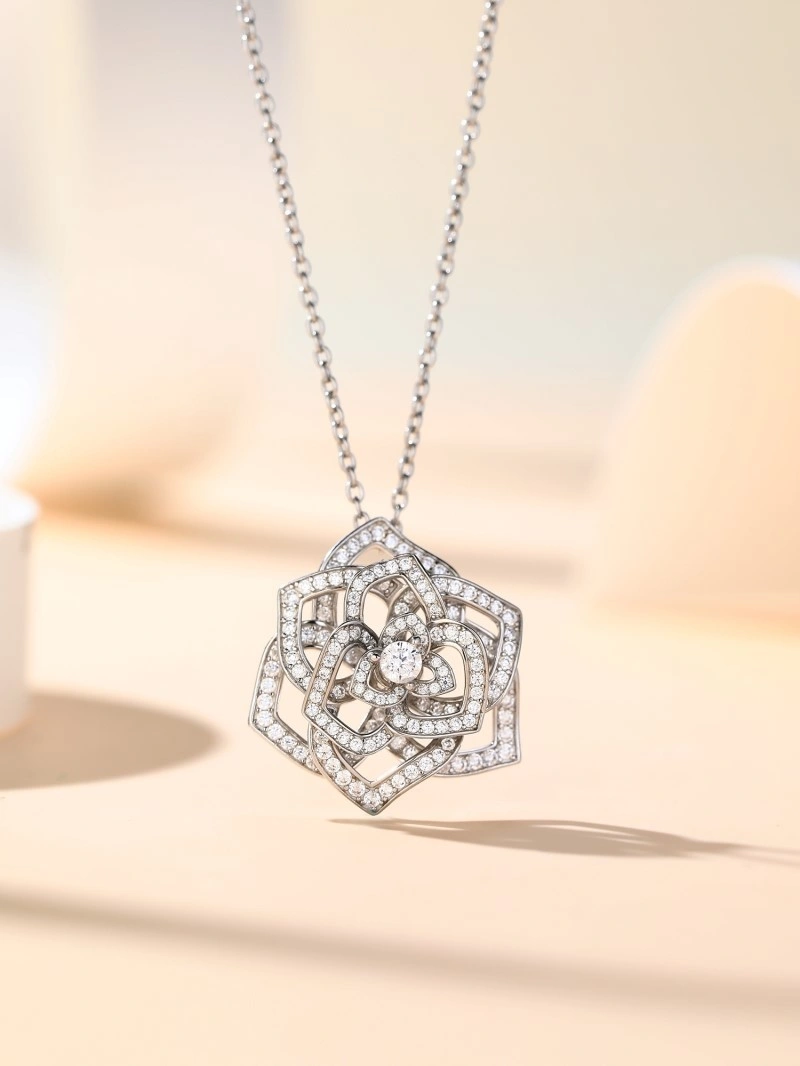 Piaget Necklaces Snug 207804