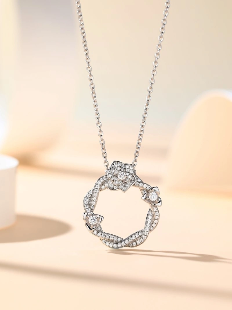 Piaget Necklaces Trendy 207793