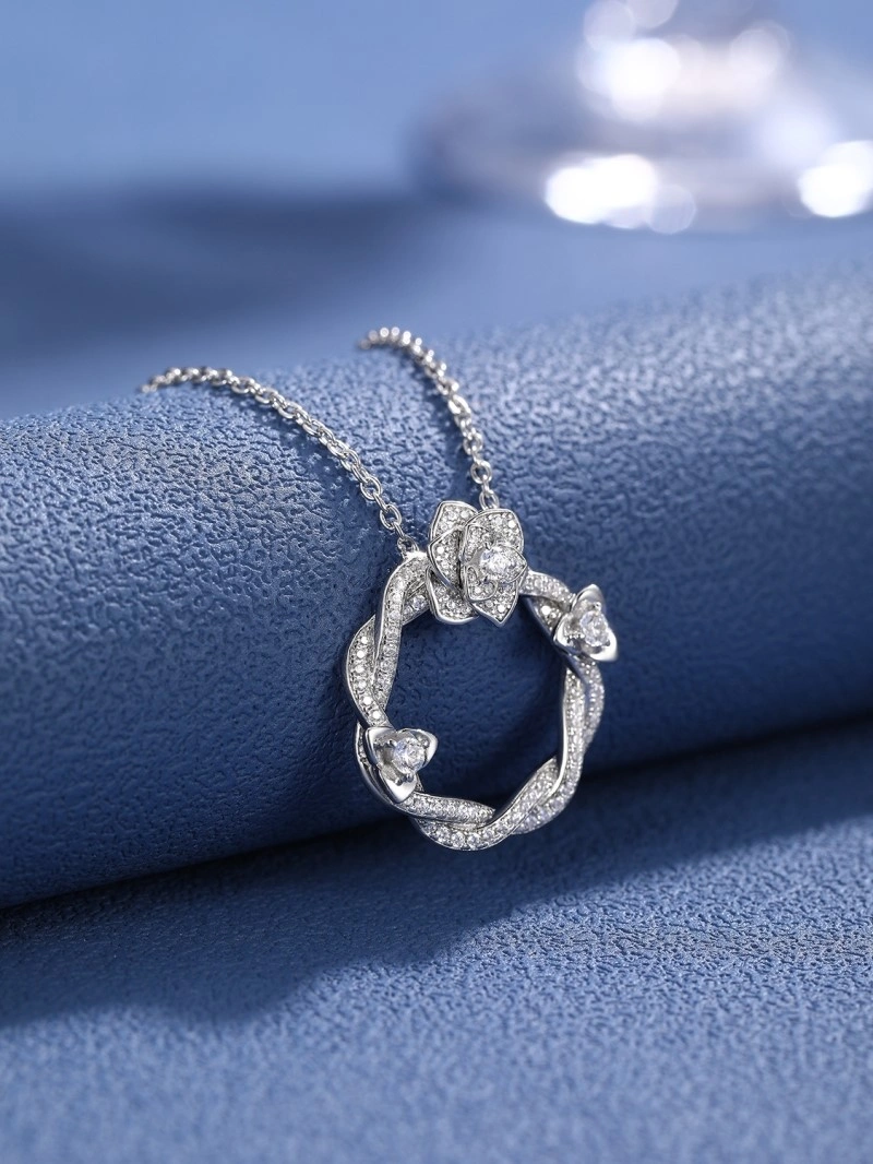 Piaget Necklaces Trendy 207793