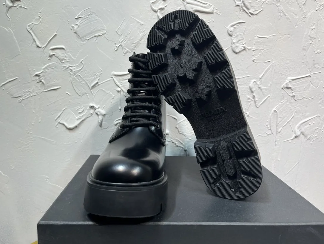 Prada Boots TimelessDesign 34297