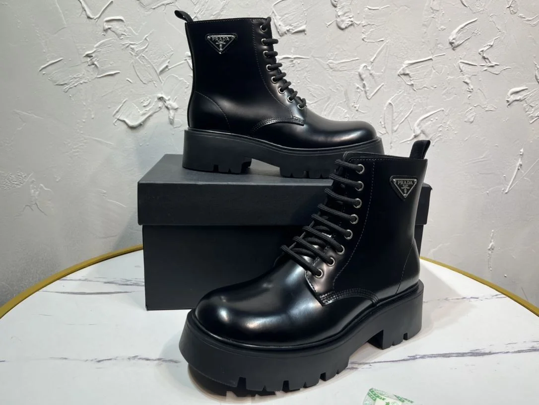 Prada Boots TimelessDesign 34297