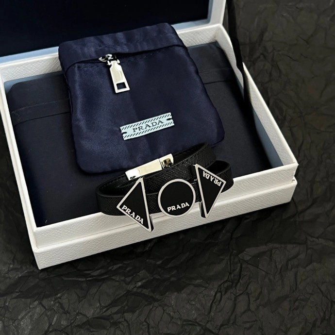 Refined Prada Bracelets 211113