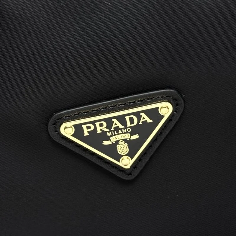 Minimalist Prada Bucket Bags 45251