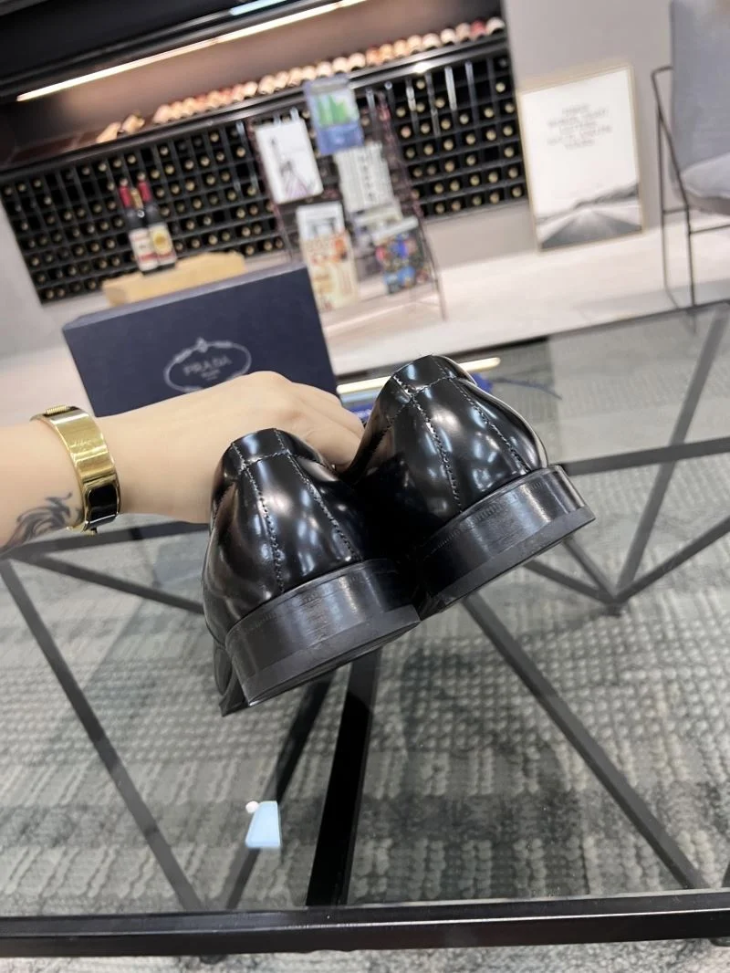 Prada Business Shoes Vibrant 34007