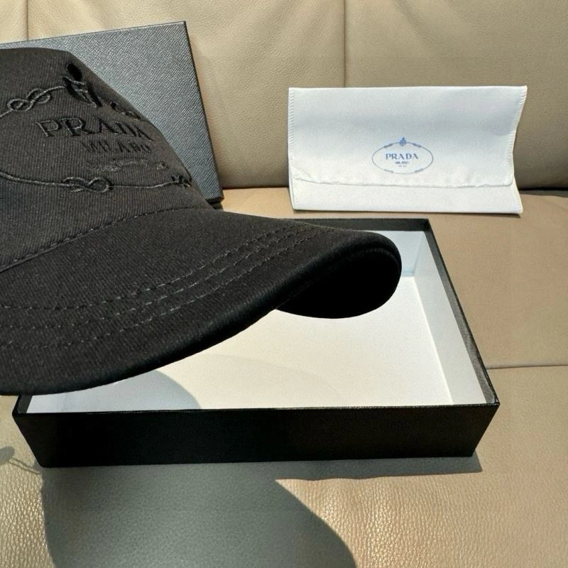 Seasonal Prada Caps 261092