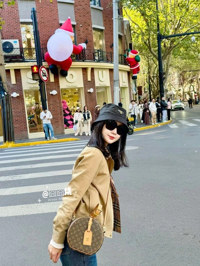 Prada Caps EyeCatching 257210