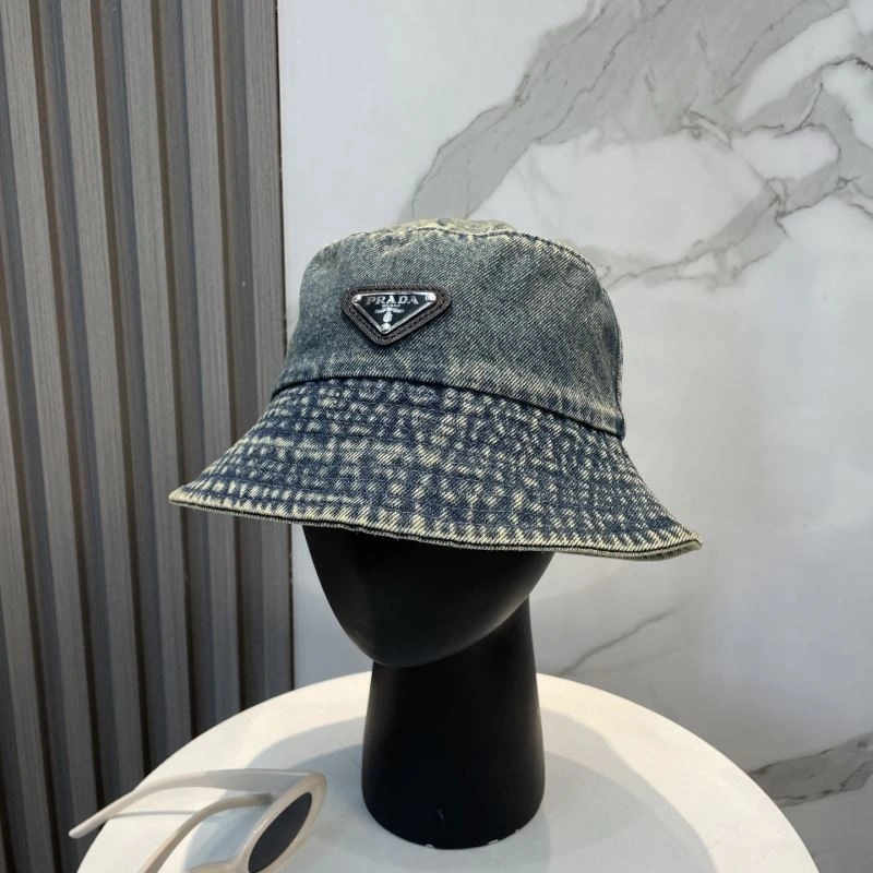Prada Caps Versatile 257179