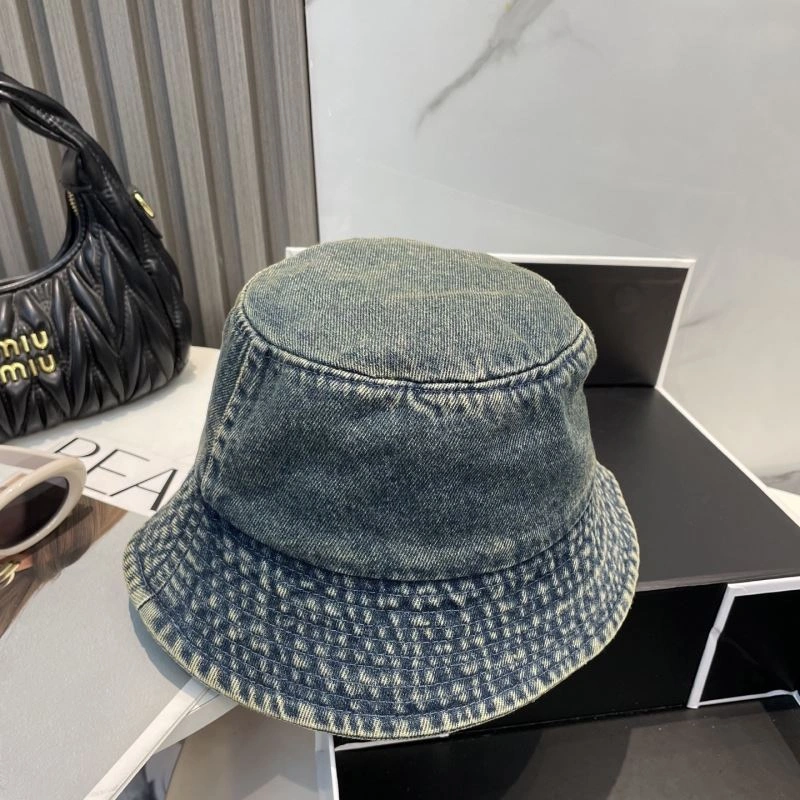 Prada Caps Versatile 257179
