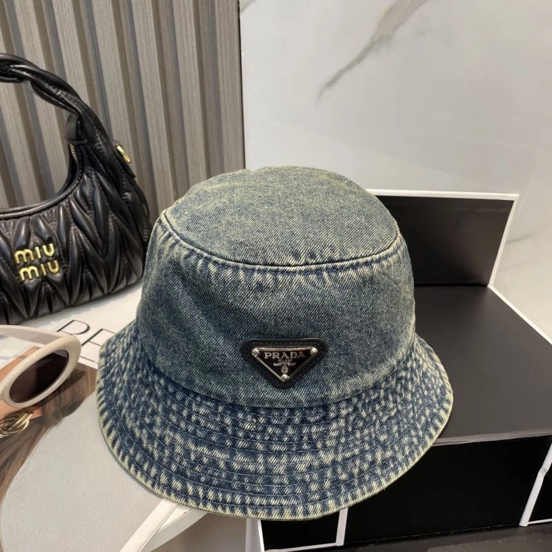 Prada Caps Versatile 257179
