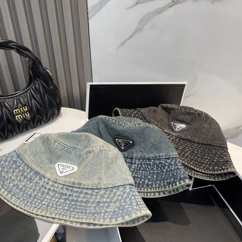 Prada Caps Versatile 257179