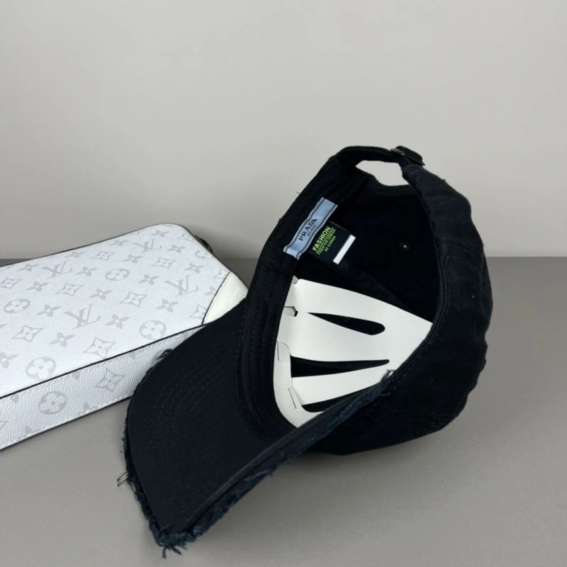Prada Caps Effortless 257170