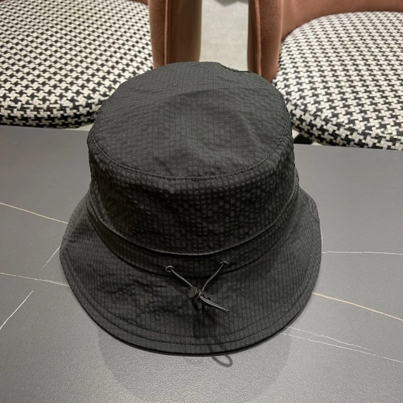 Prada Caps Trendsetting 257114