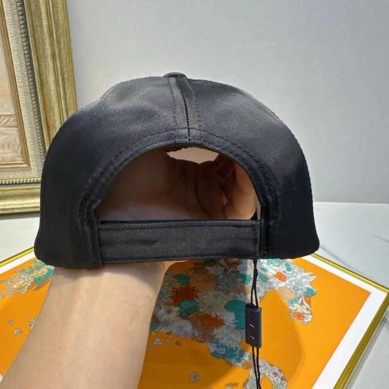 Prada Caps Bold 257083
