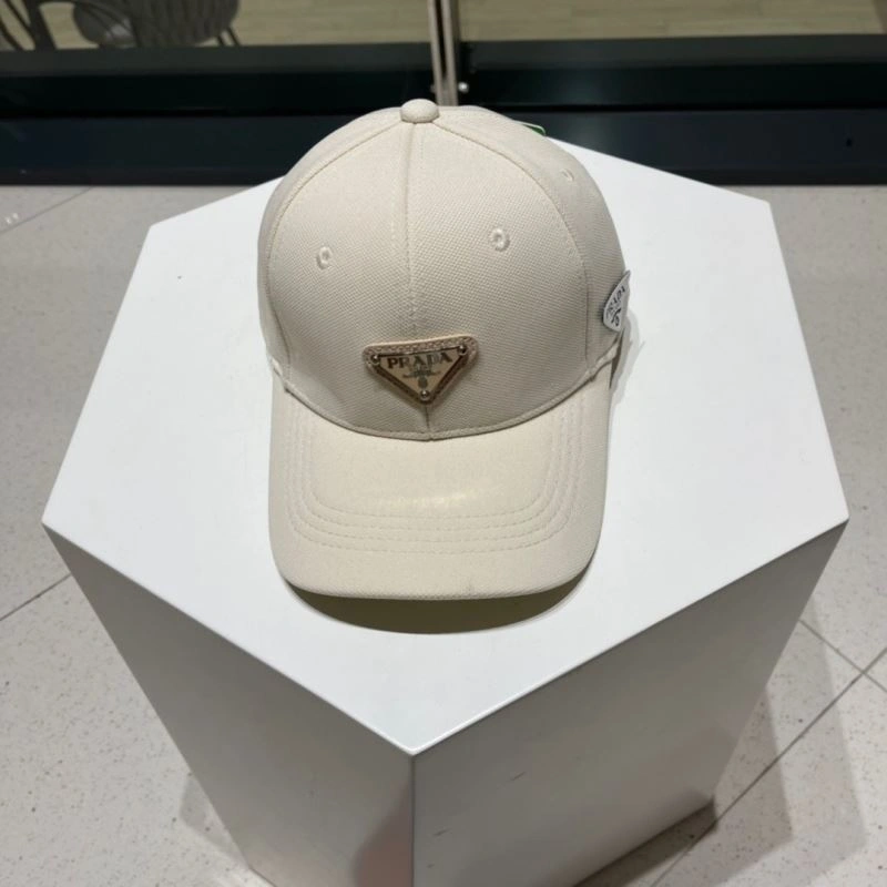 Trendsetting Prada Caps 257073