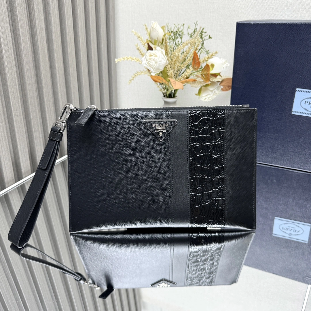 Minimalist Prada Clutch Bags 71681