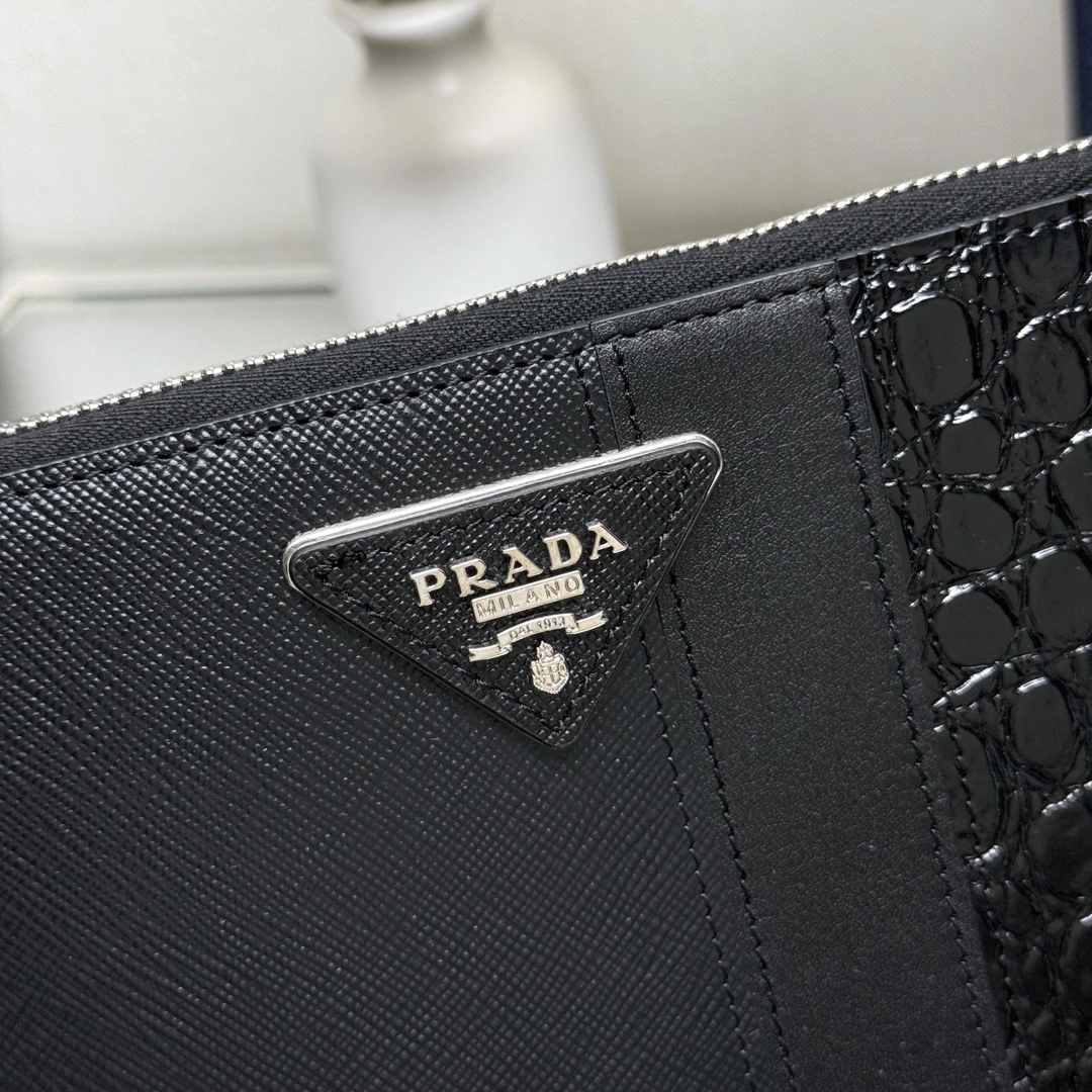 Minimalist Prada Clutch Bags 71681