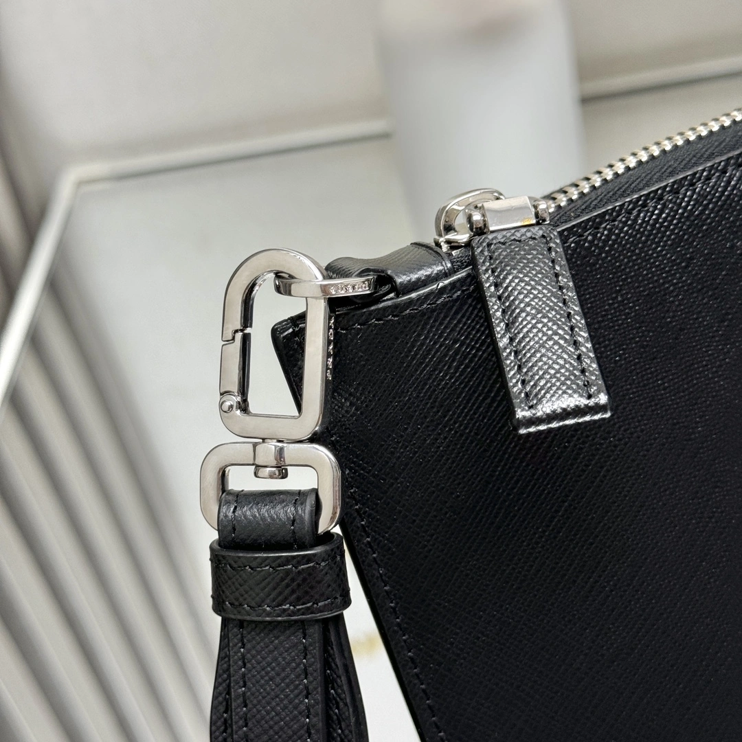 Minimalist Prada Clutch Bags 71681
