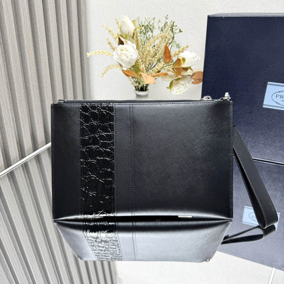 Minimalist Prada Clutch Bags 71681