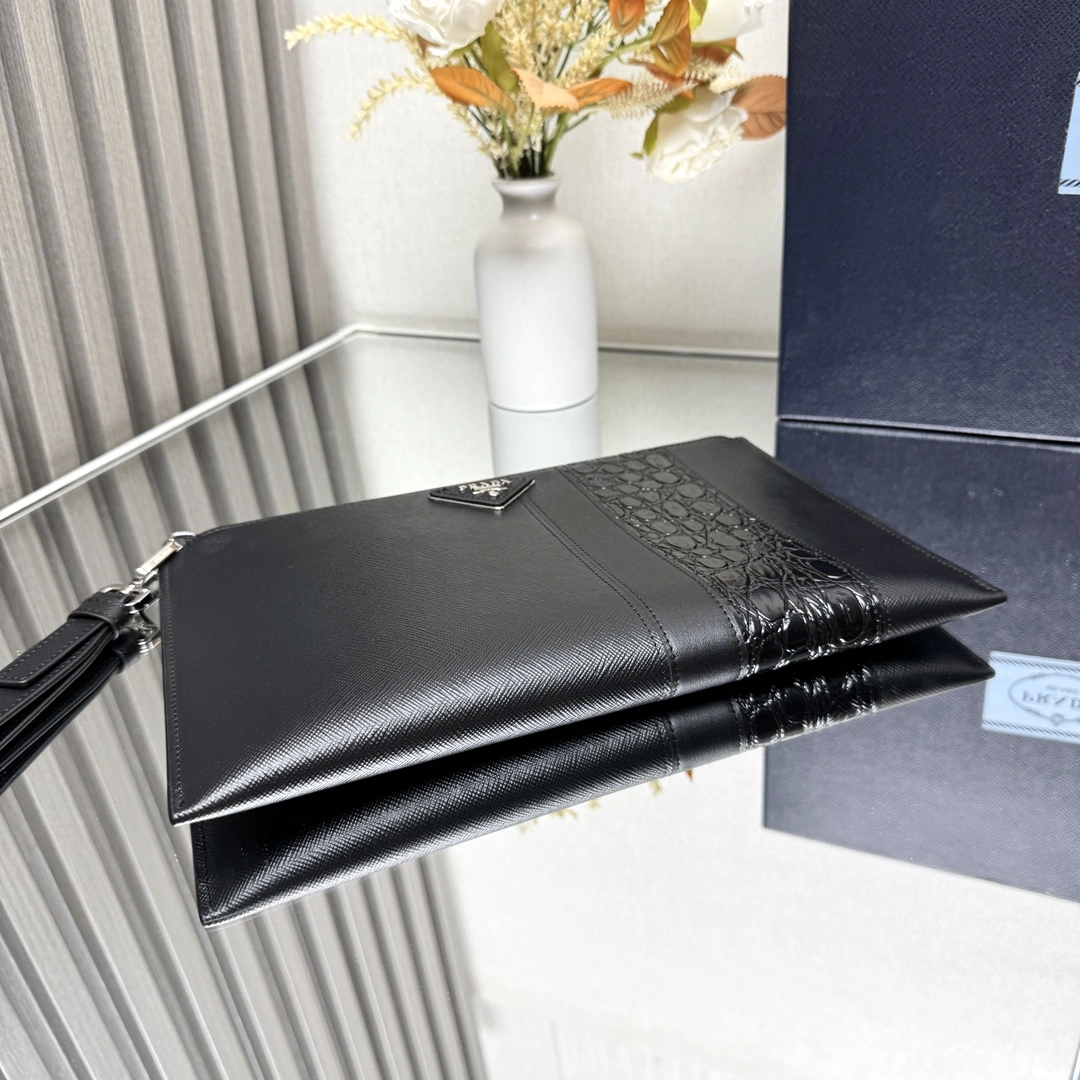 Minimalist Prada Clutch Bags 71681