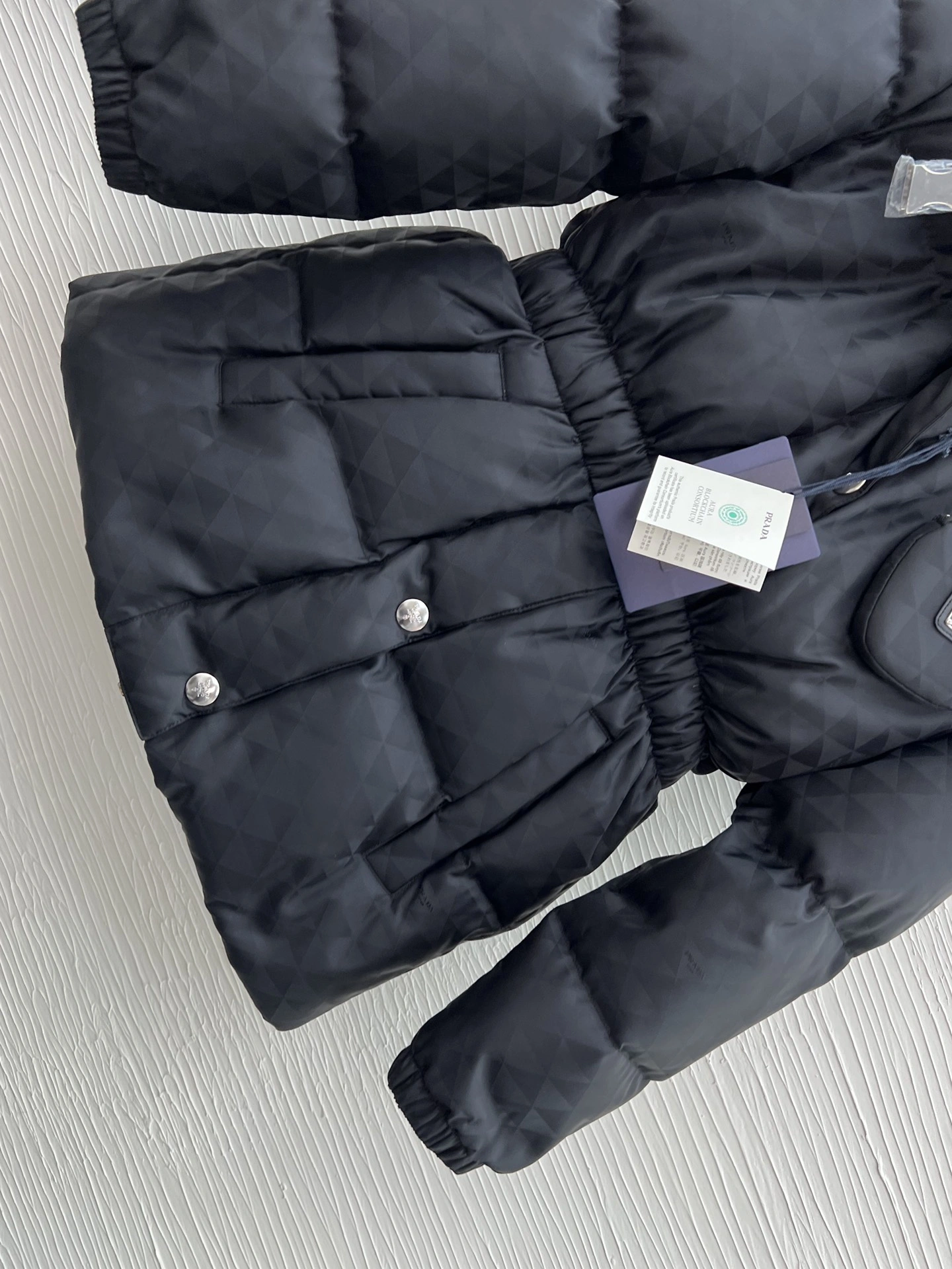 Minimalist Prada Down Jackets 172766