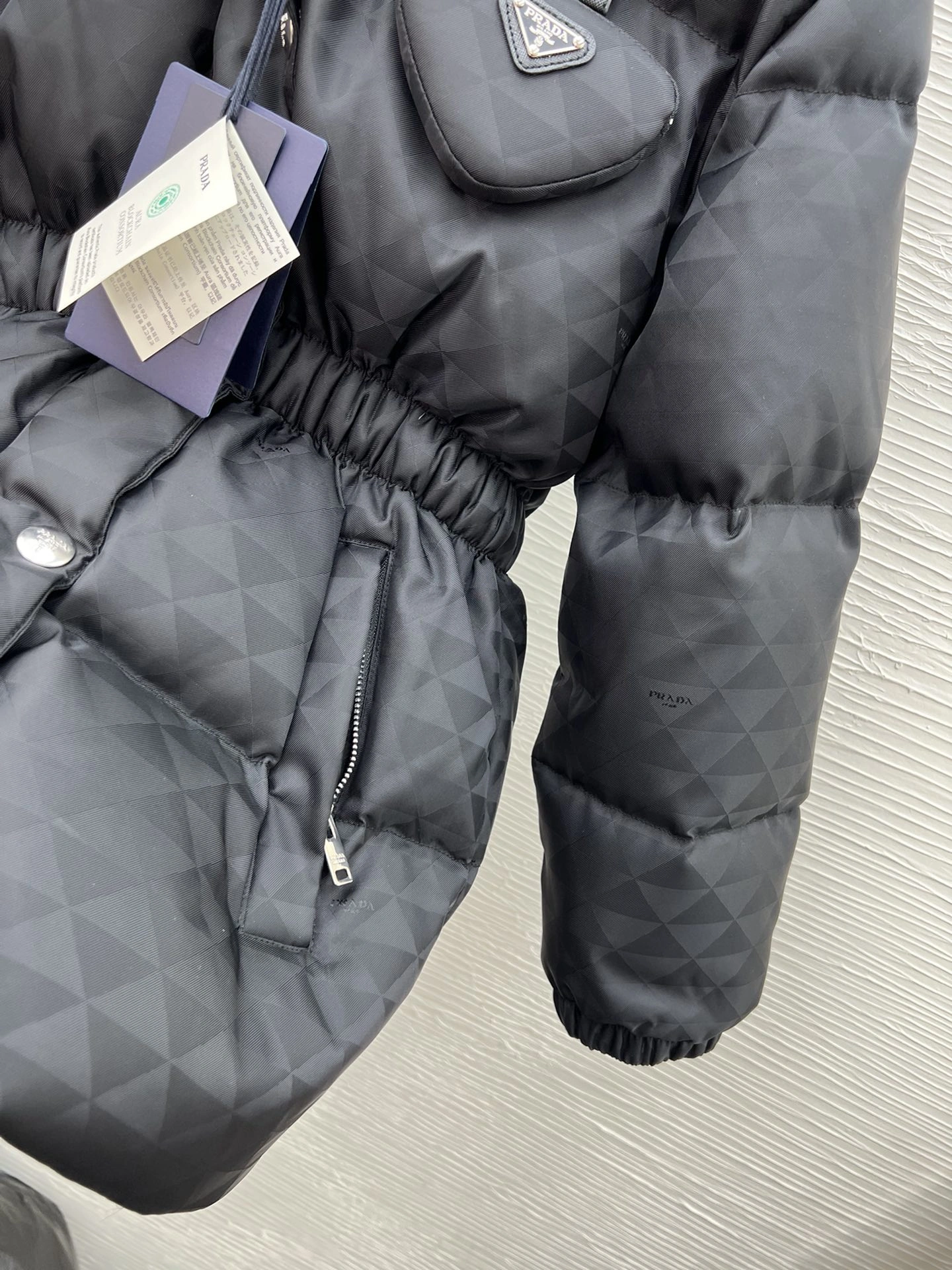 Minimalist Prada Down Jackets 172766
