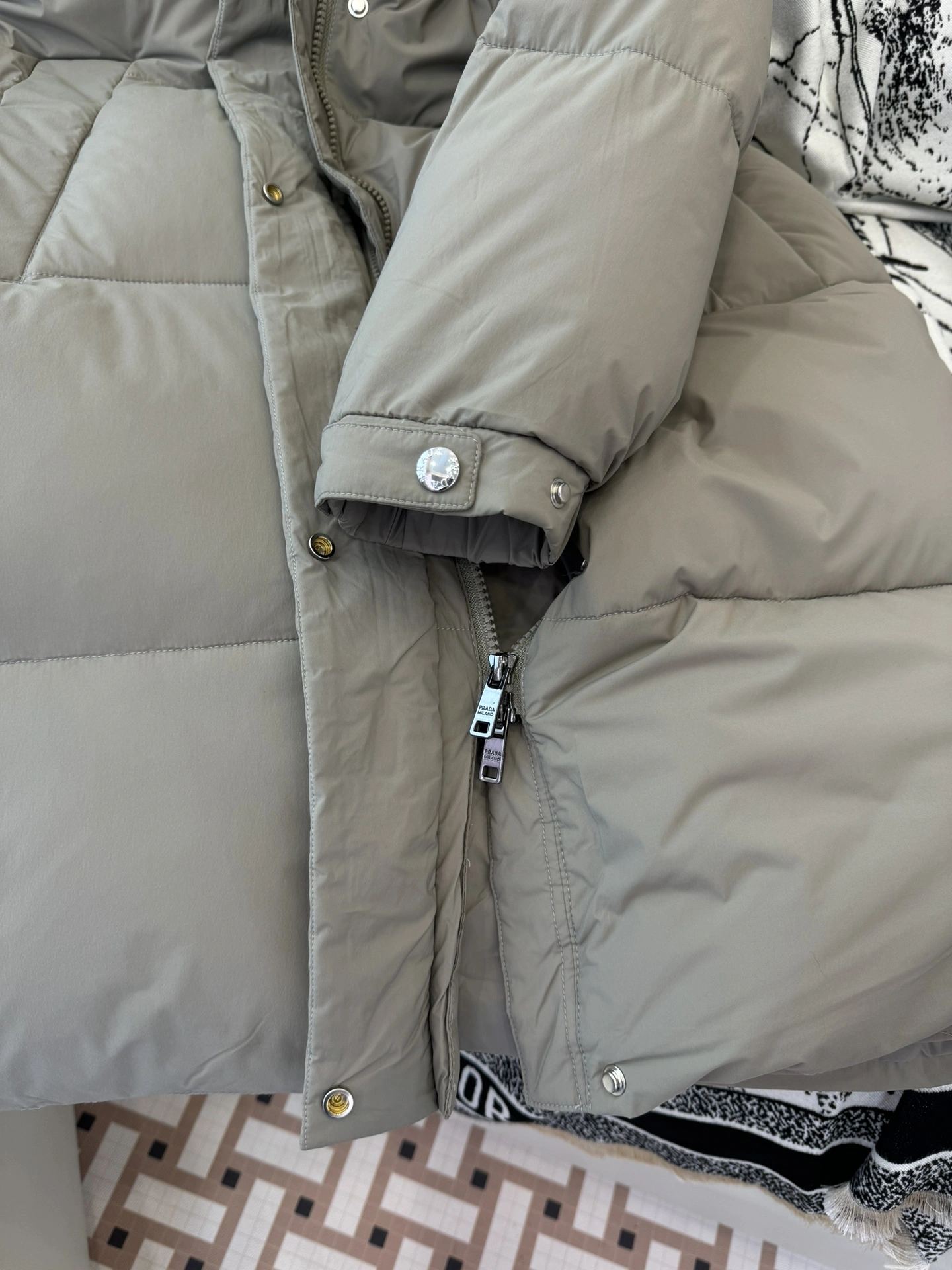 Prada Down Jackets ModernLook 172795