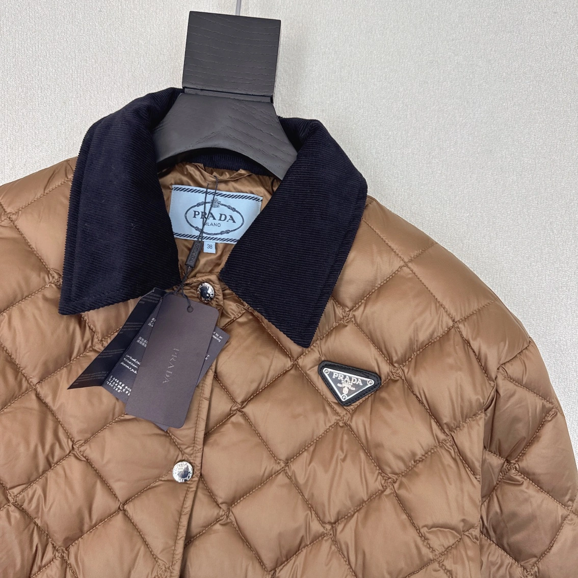 Trendsetting Prada Down Jackets 172734