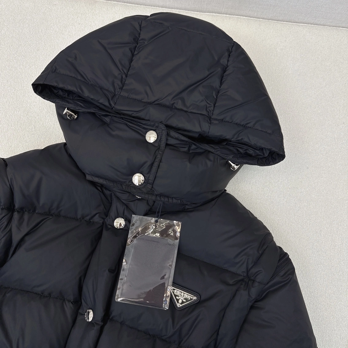 Minimalist Prada Down Jackets 172607