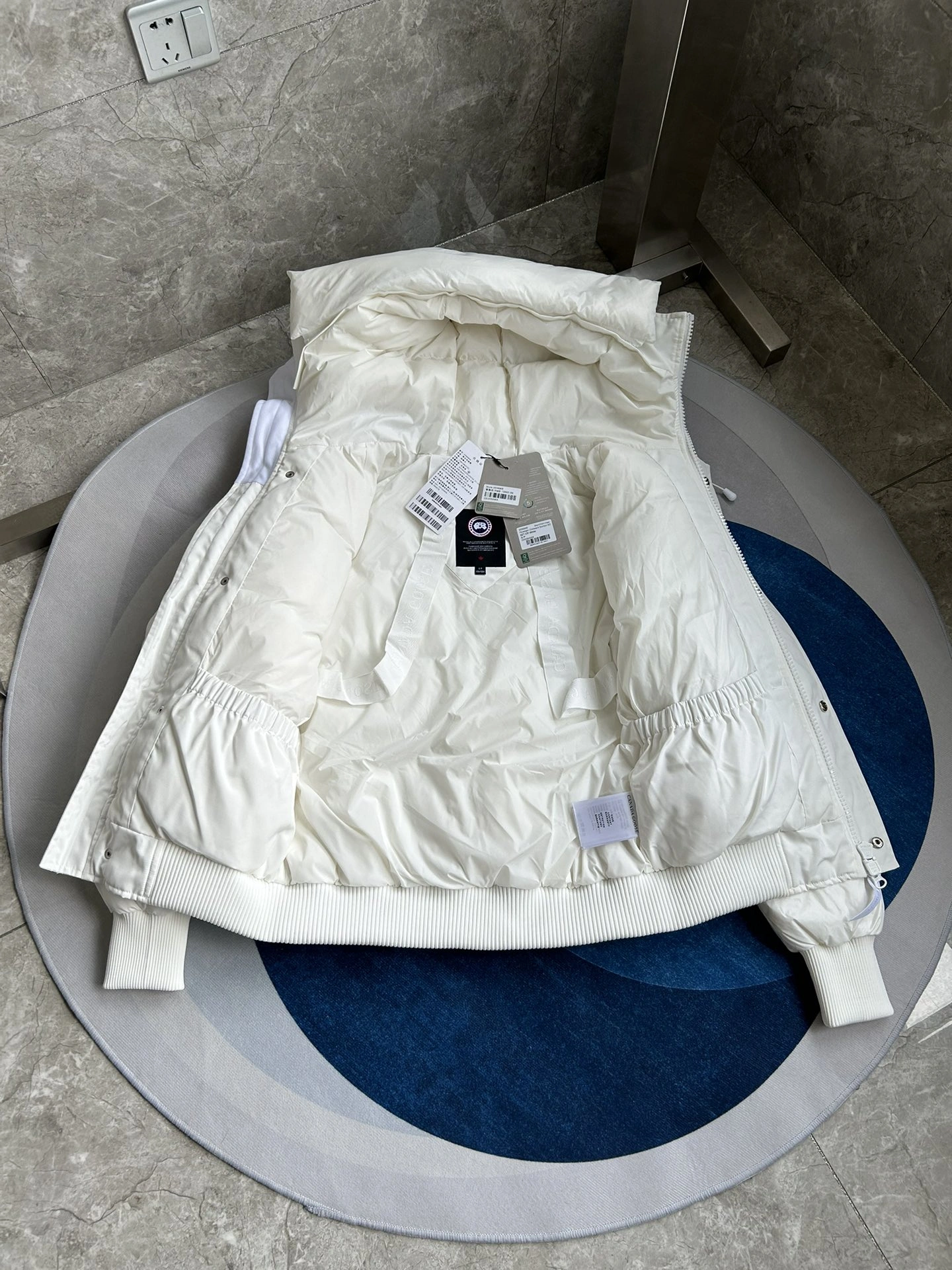FlexibleFit Prada Down Jackets 172635