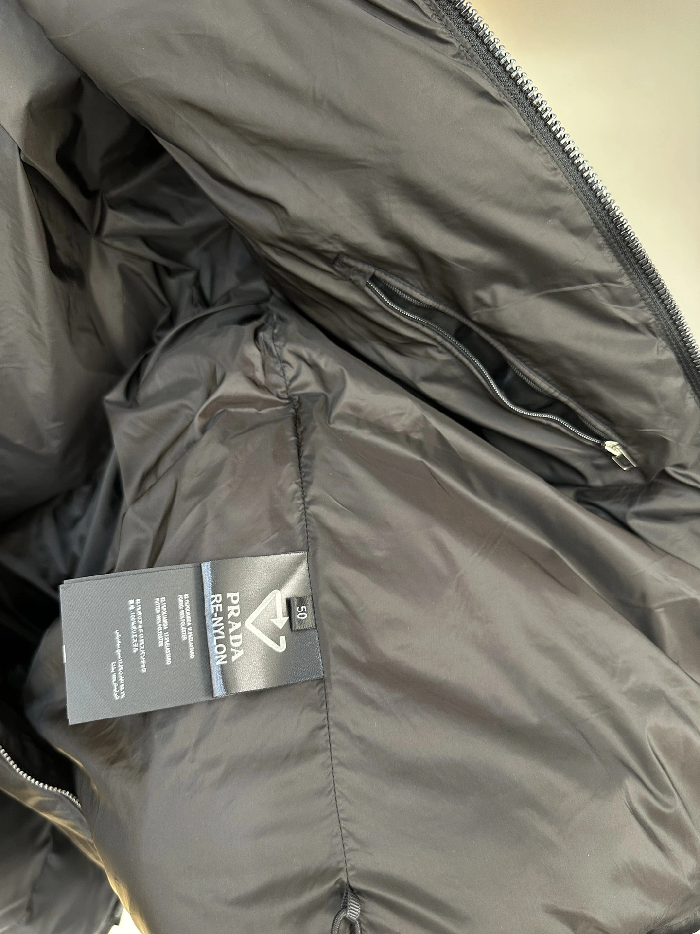 EyeCatching Prada Down Jackets 172561