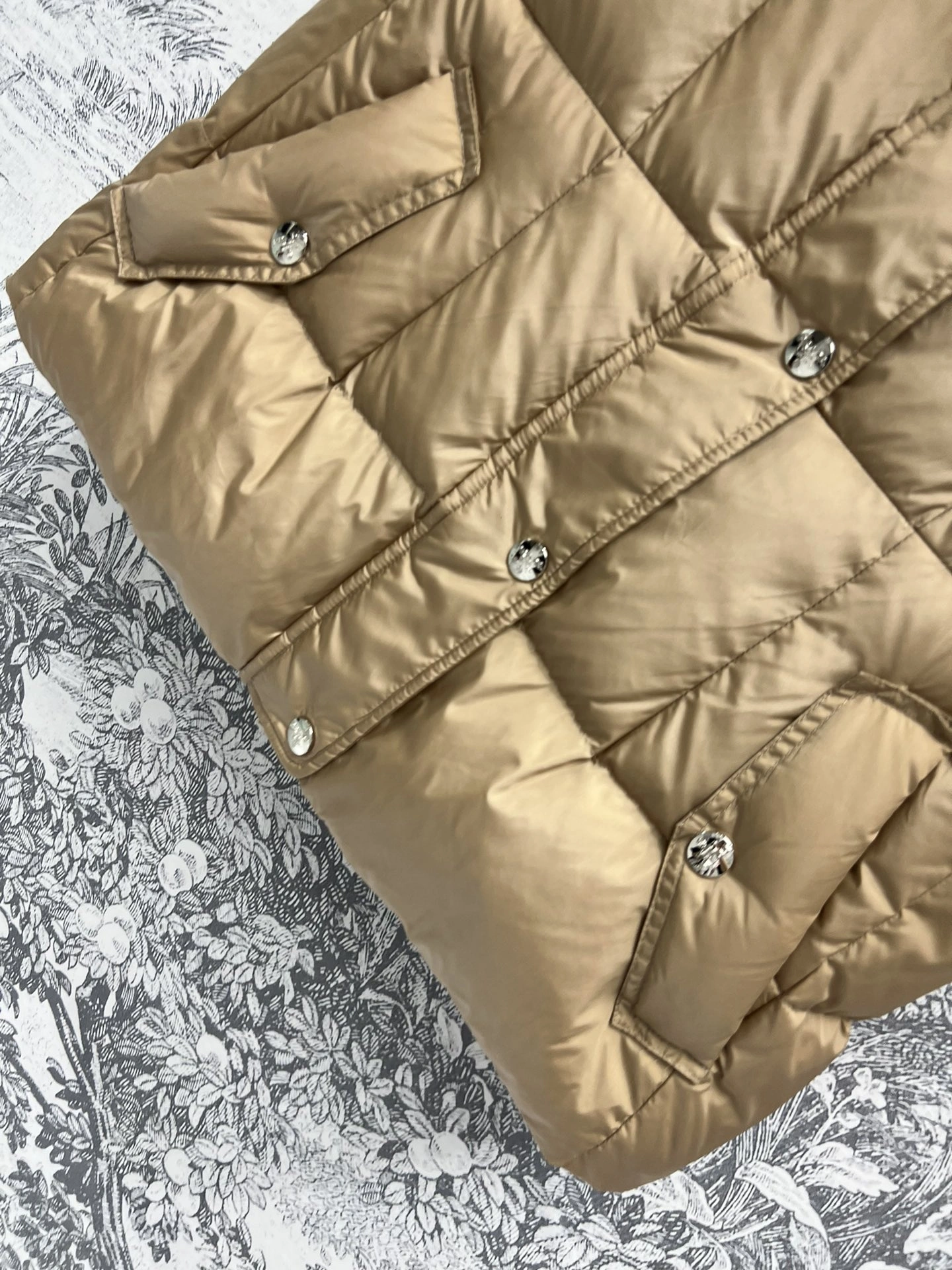 Prada Down Jackets Refined 172573