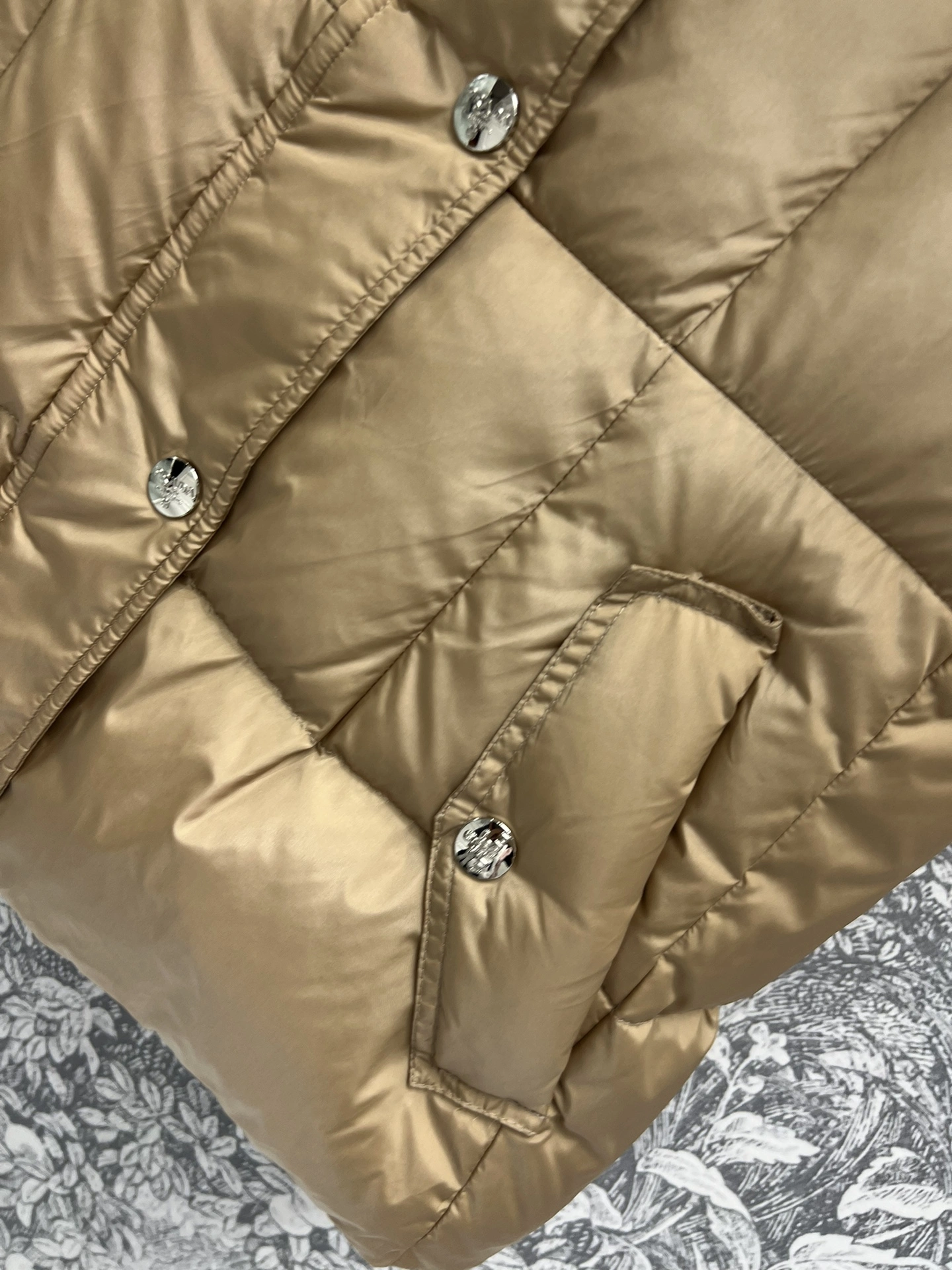 Prada Down Jackets Refined 172573