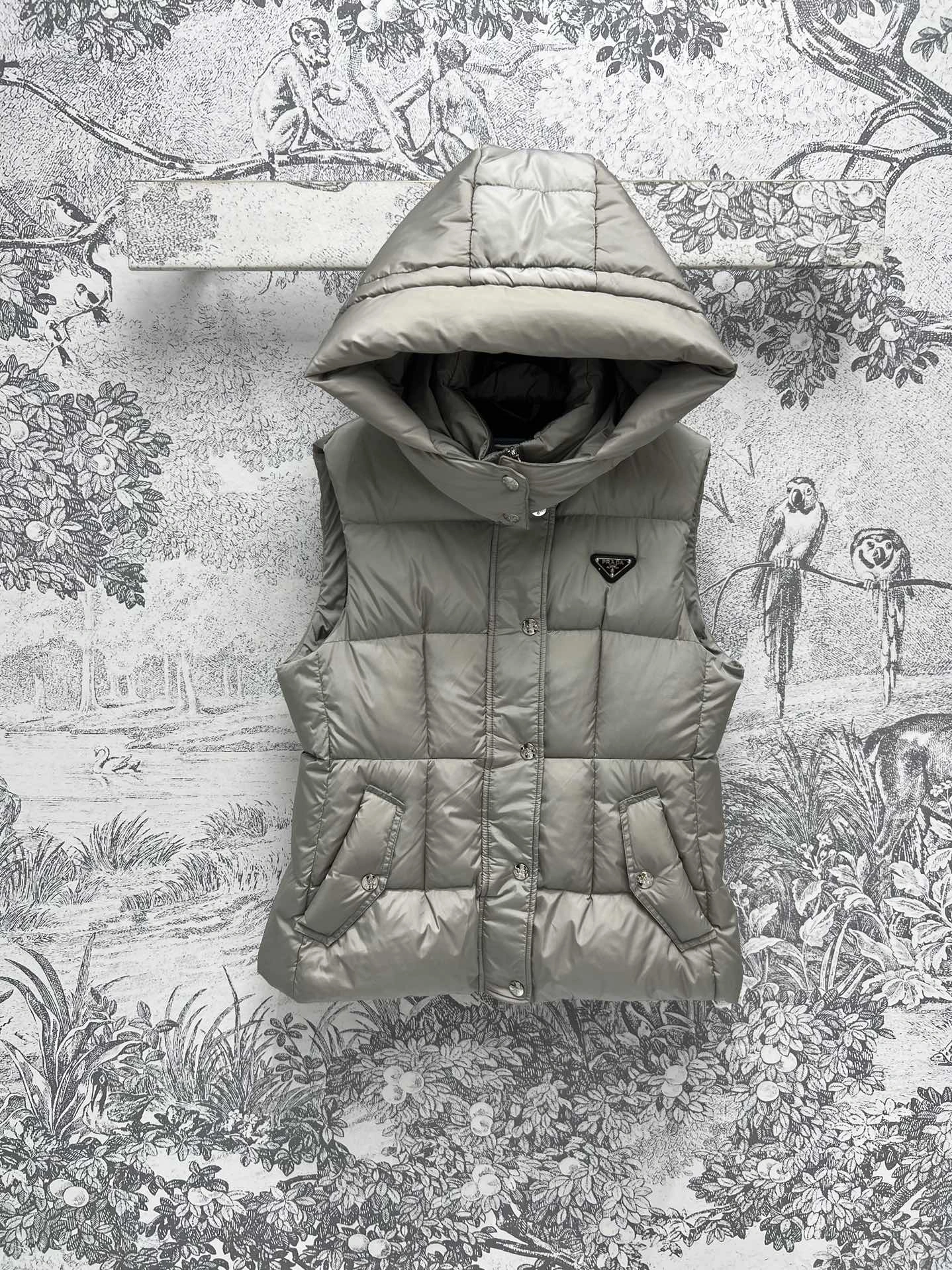 Vibrant Prada Down Jackets 172575