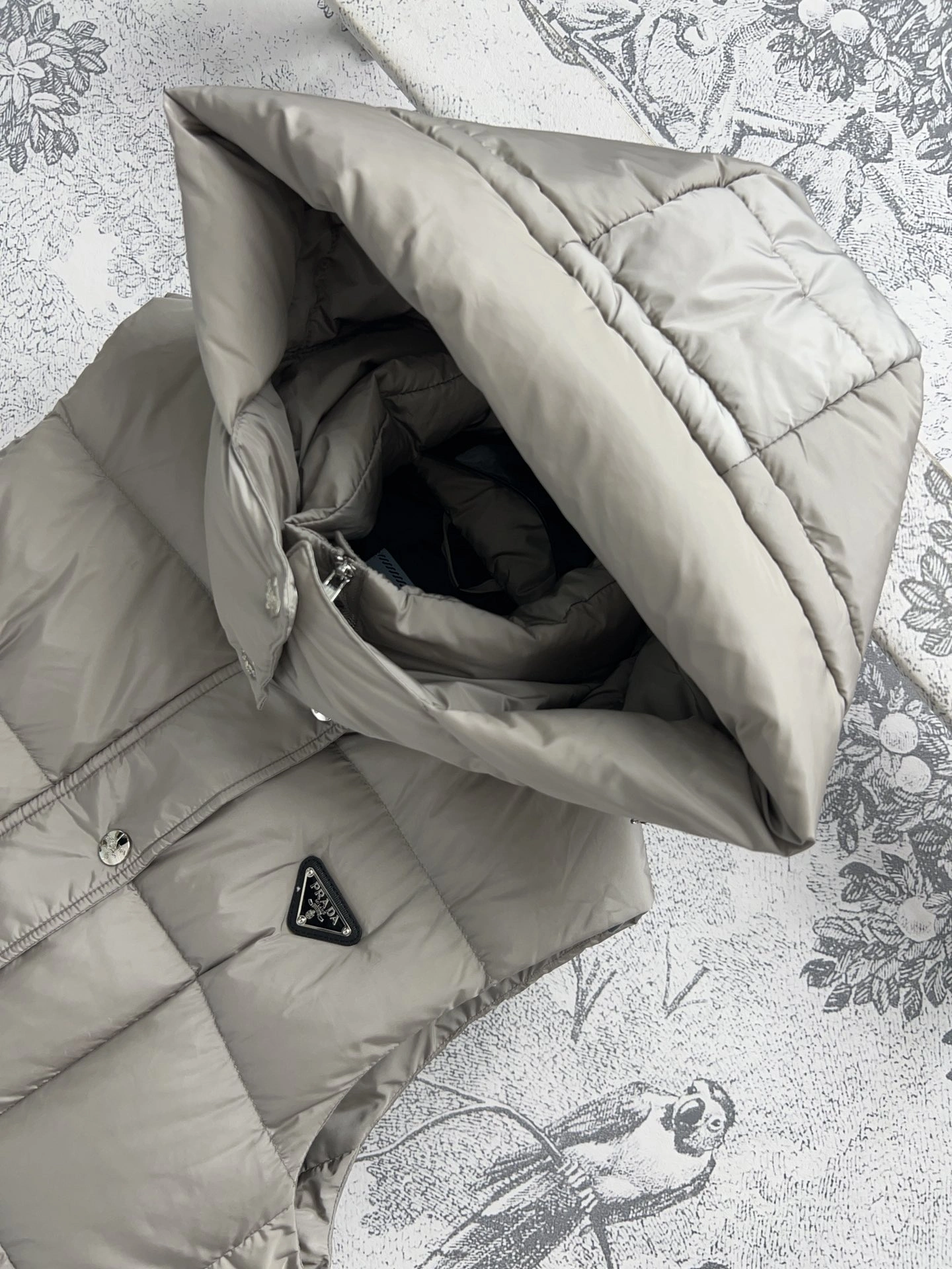 Vibrant Prada Down Jackets 172575