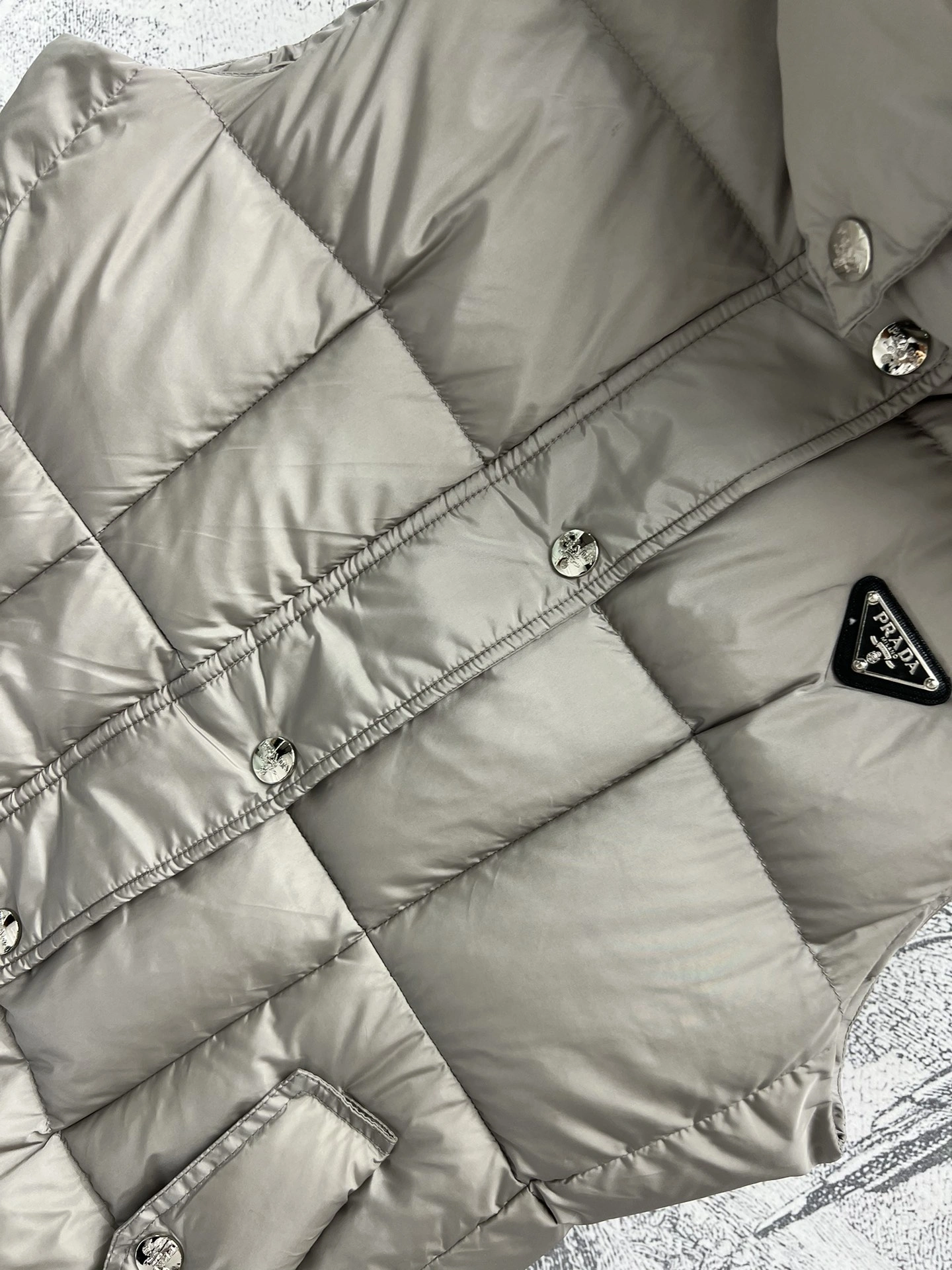 Vibrant Prada Down Jackets 172575