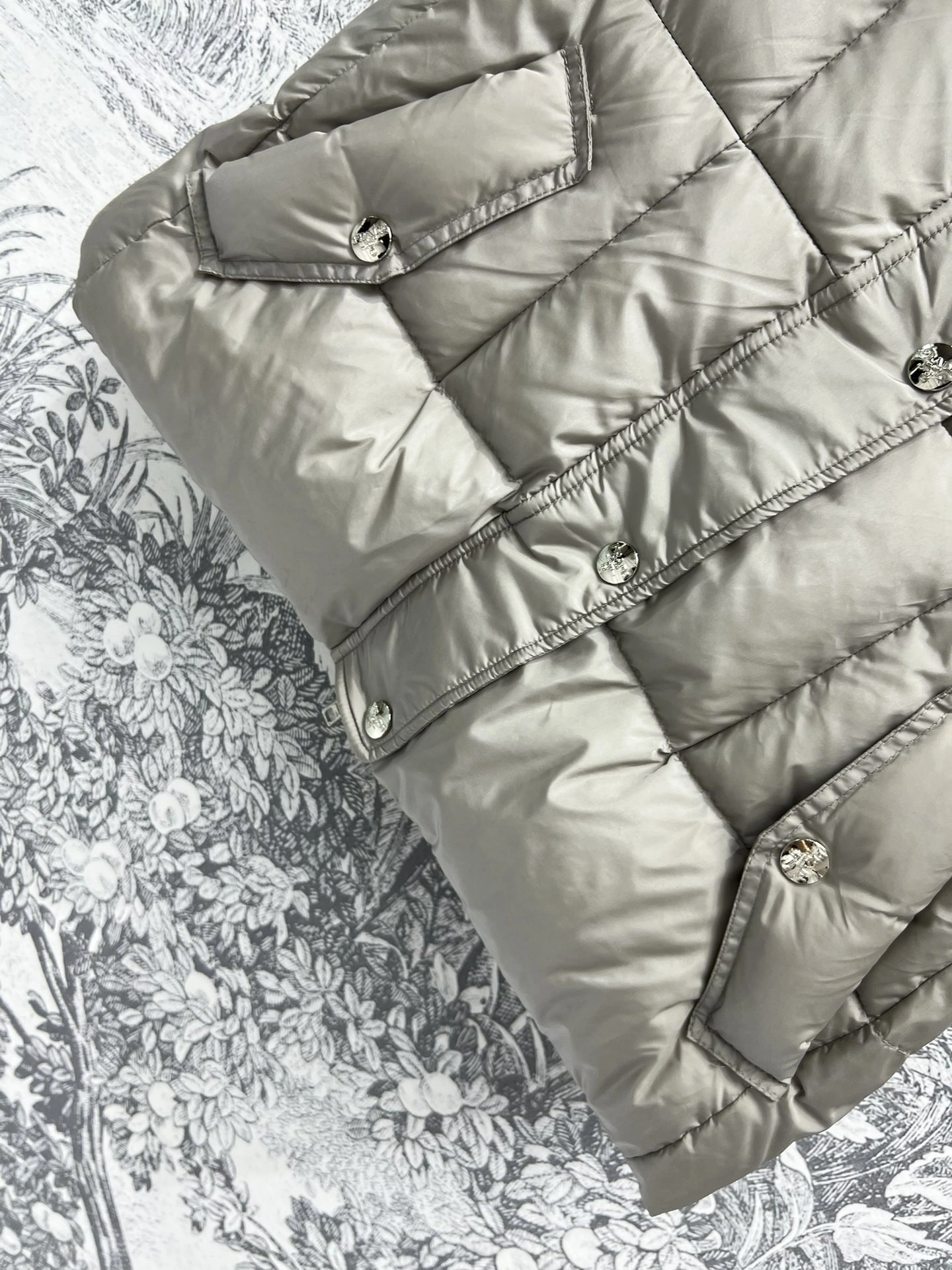 Vibrant Prada Down Jackets 172575