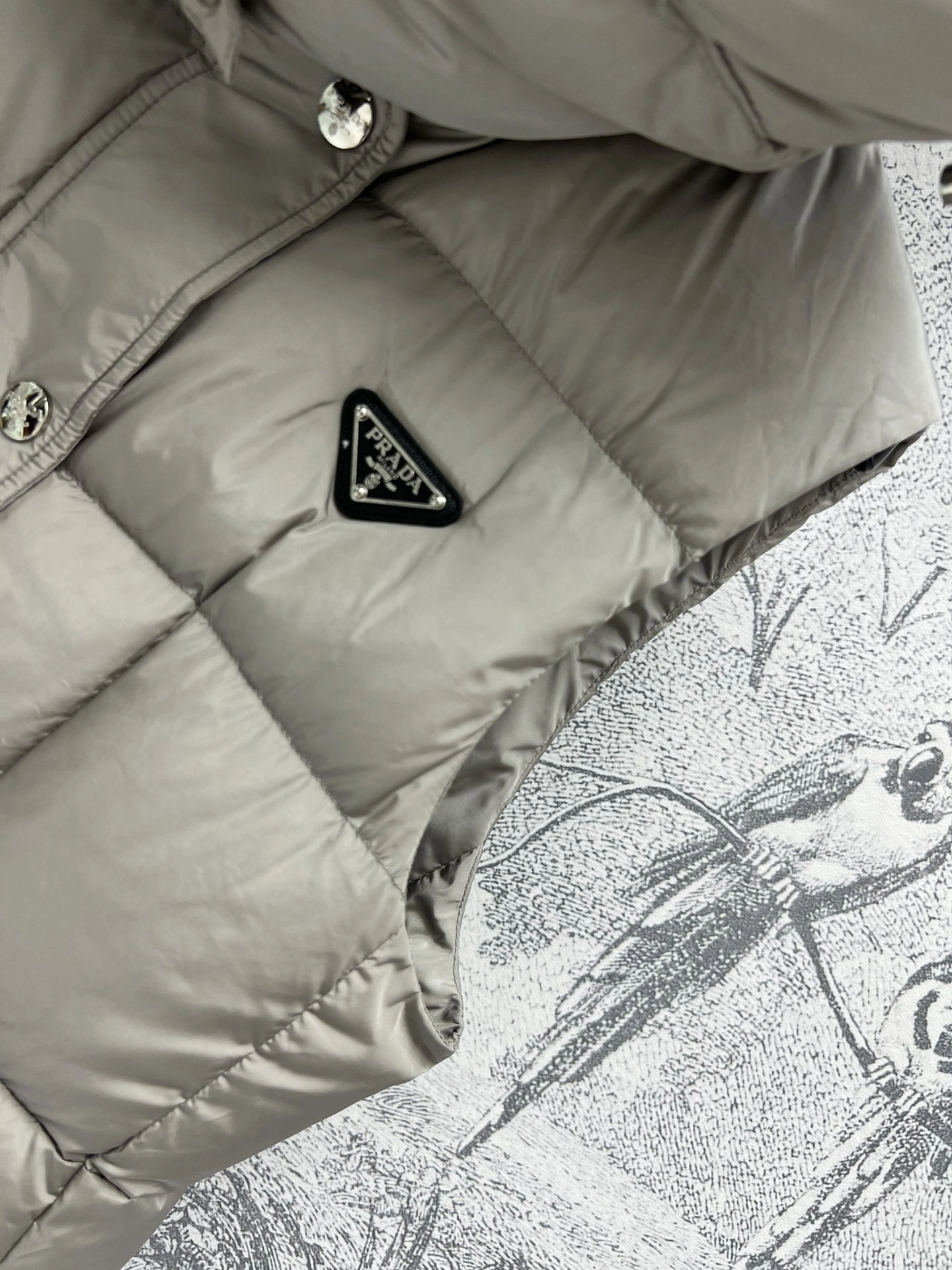 Vibrant Prada Down Jackets 172575