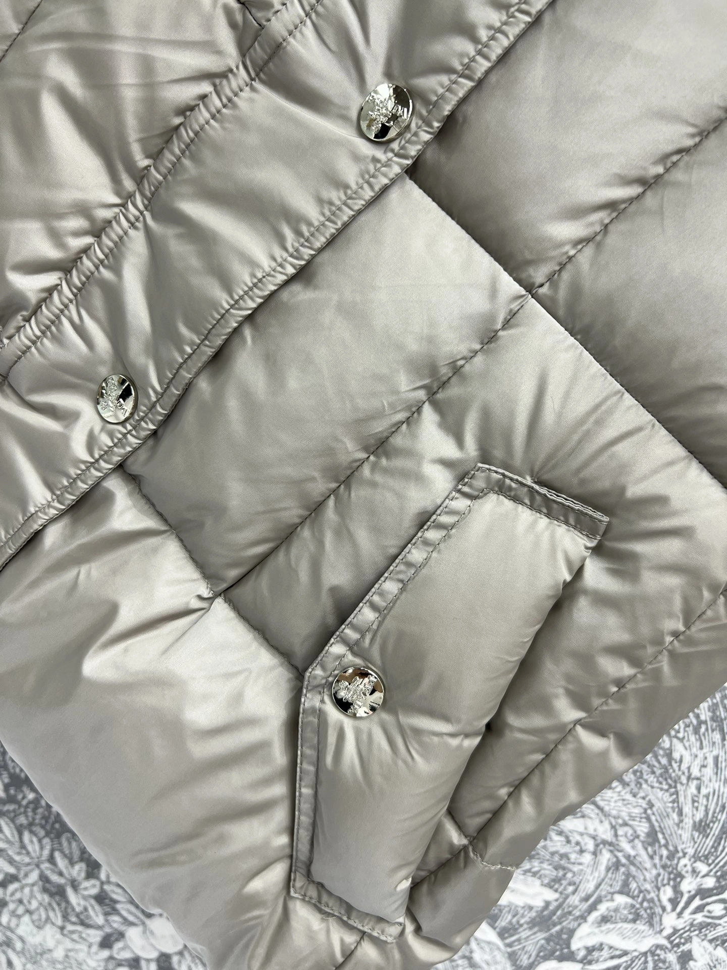 Vibrant Prada Down Jackets 172575