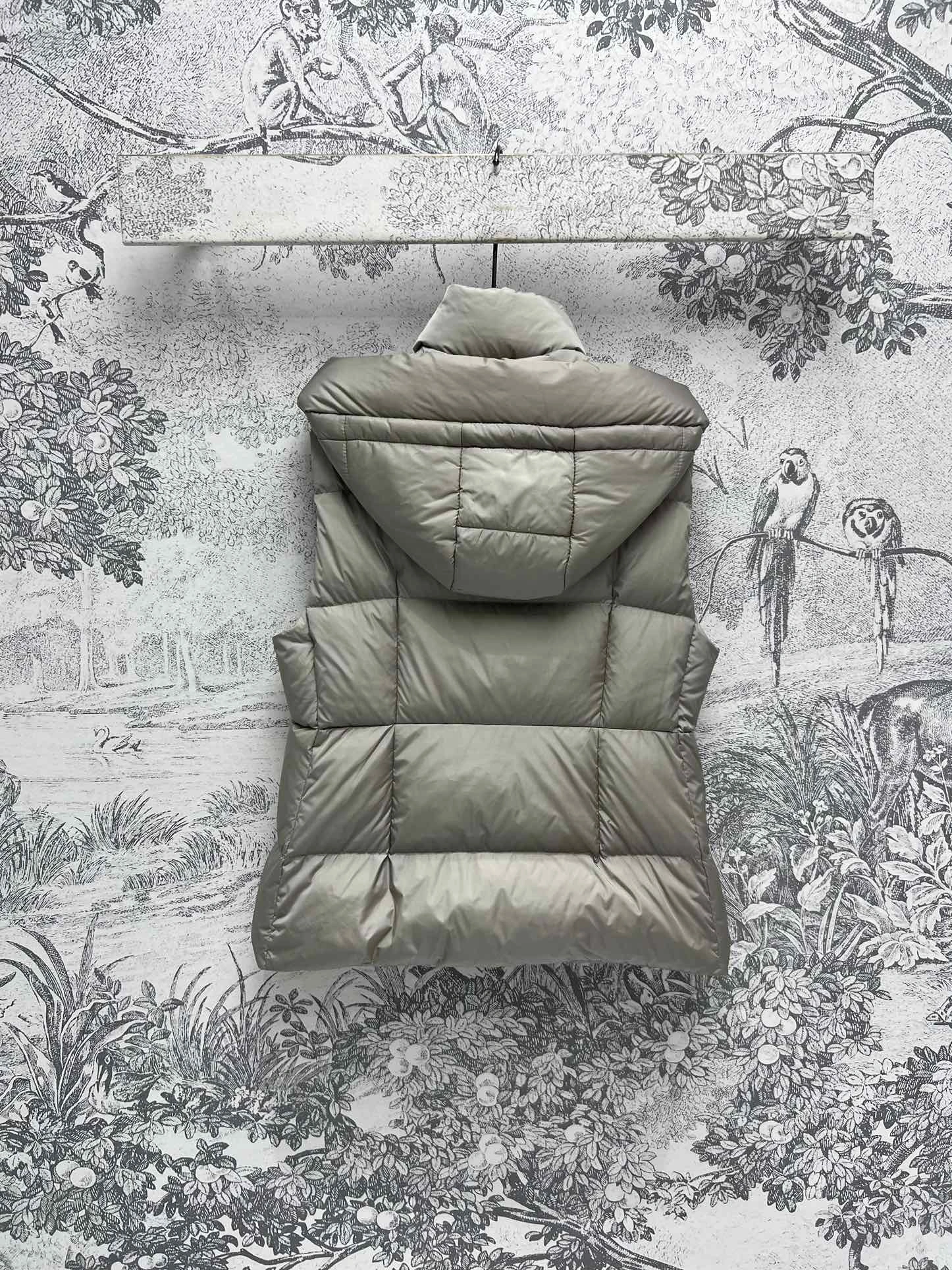 Vibrant Prada Down Jackets 172575