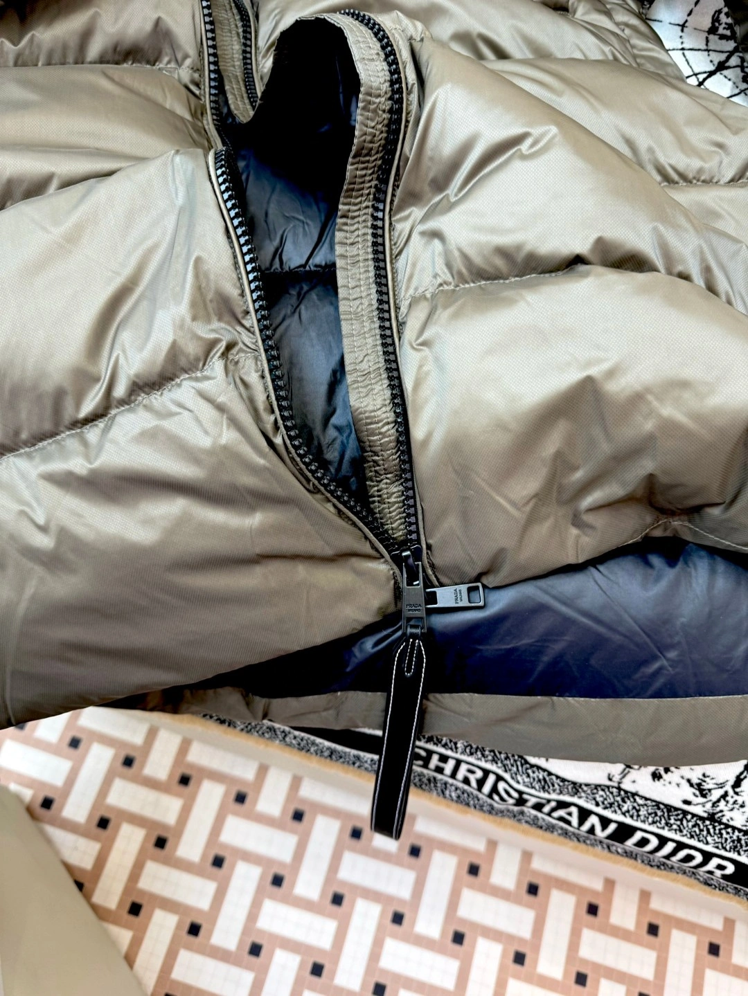 Prada Down Jackets Sophisticated 172541