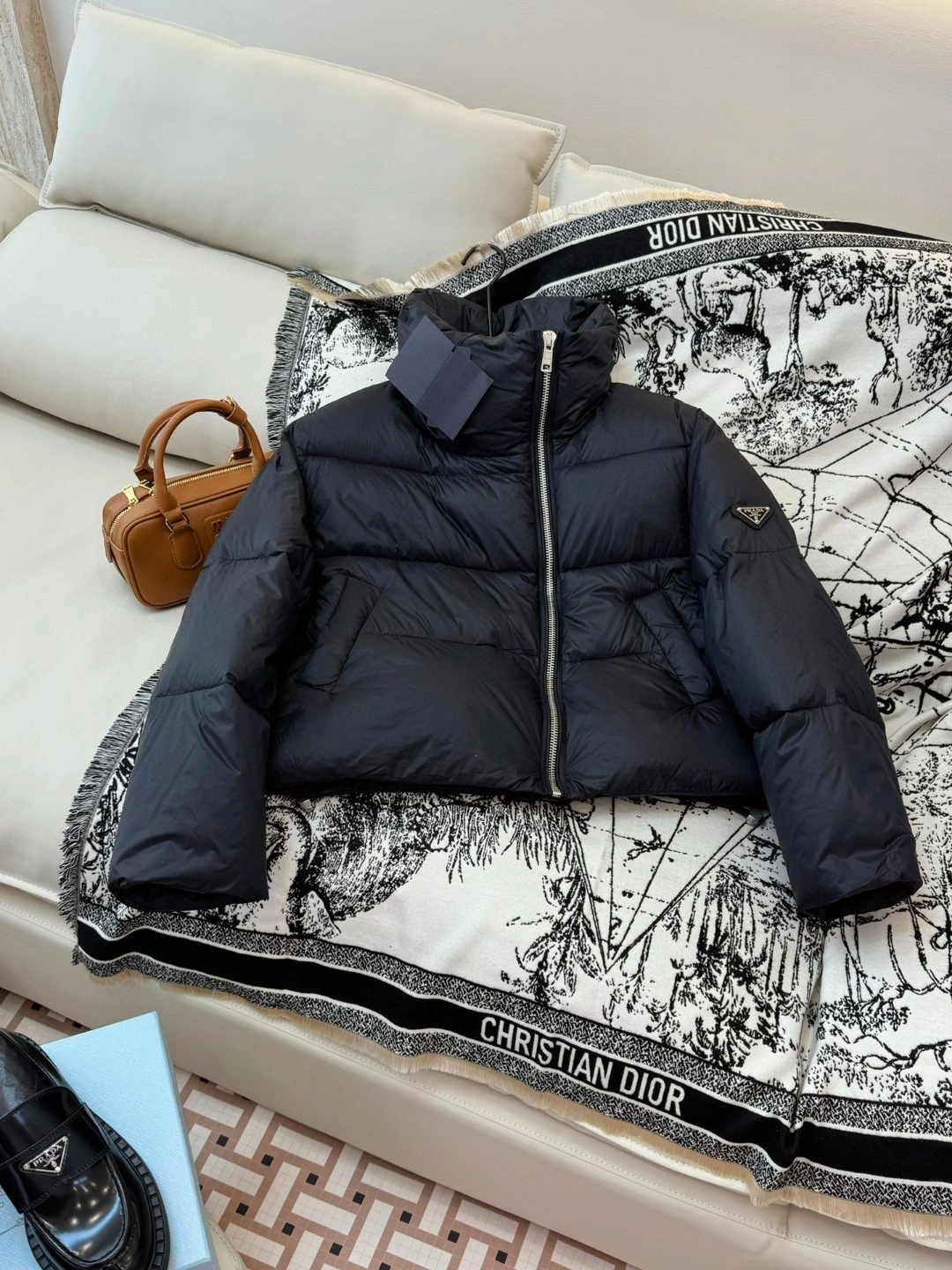 Minimalist Prada Down Jackets 172578