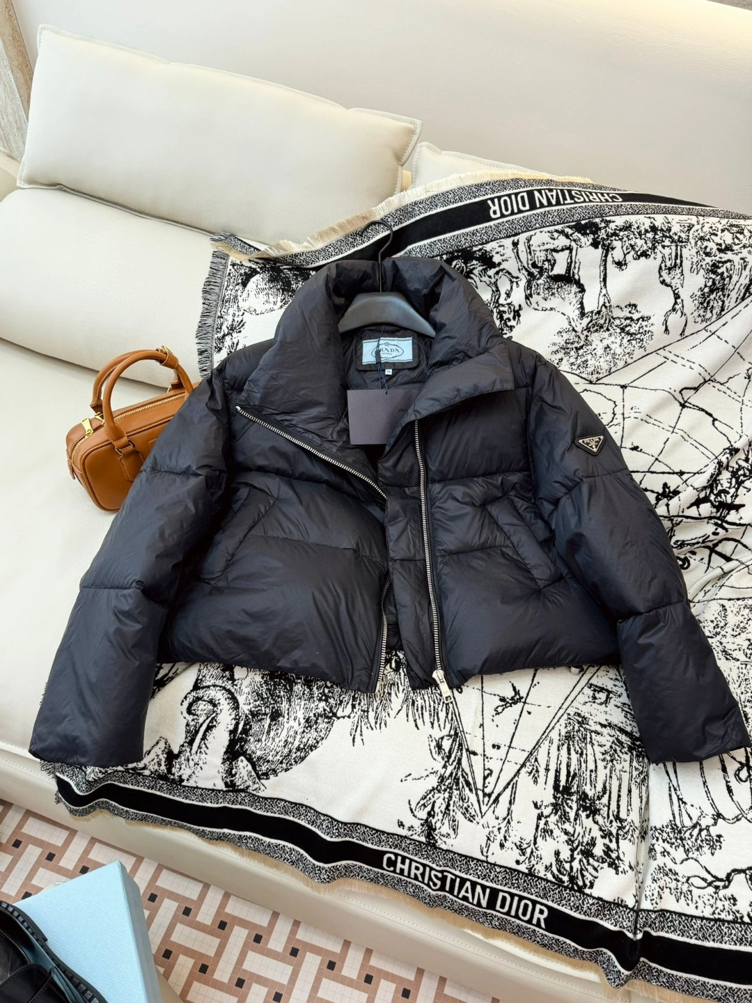 Minimalist Prada Down Jackets 172578