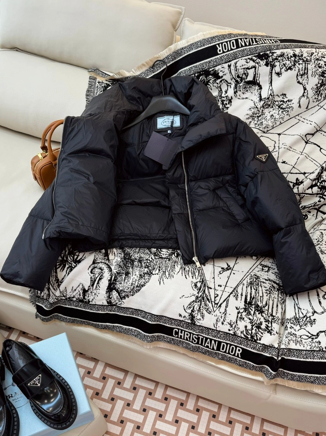 Minimalist Prada Down Jackets 172578