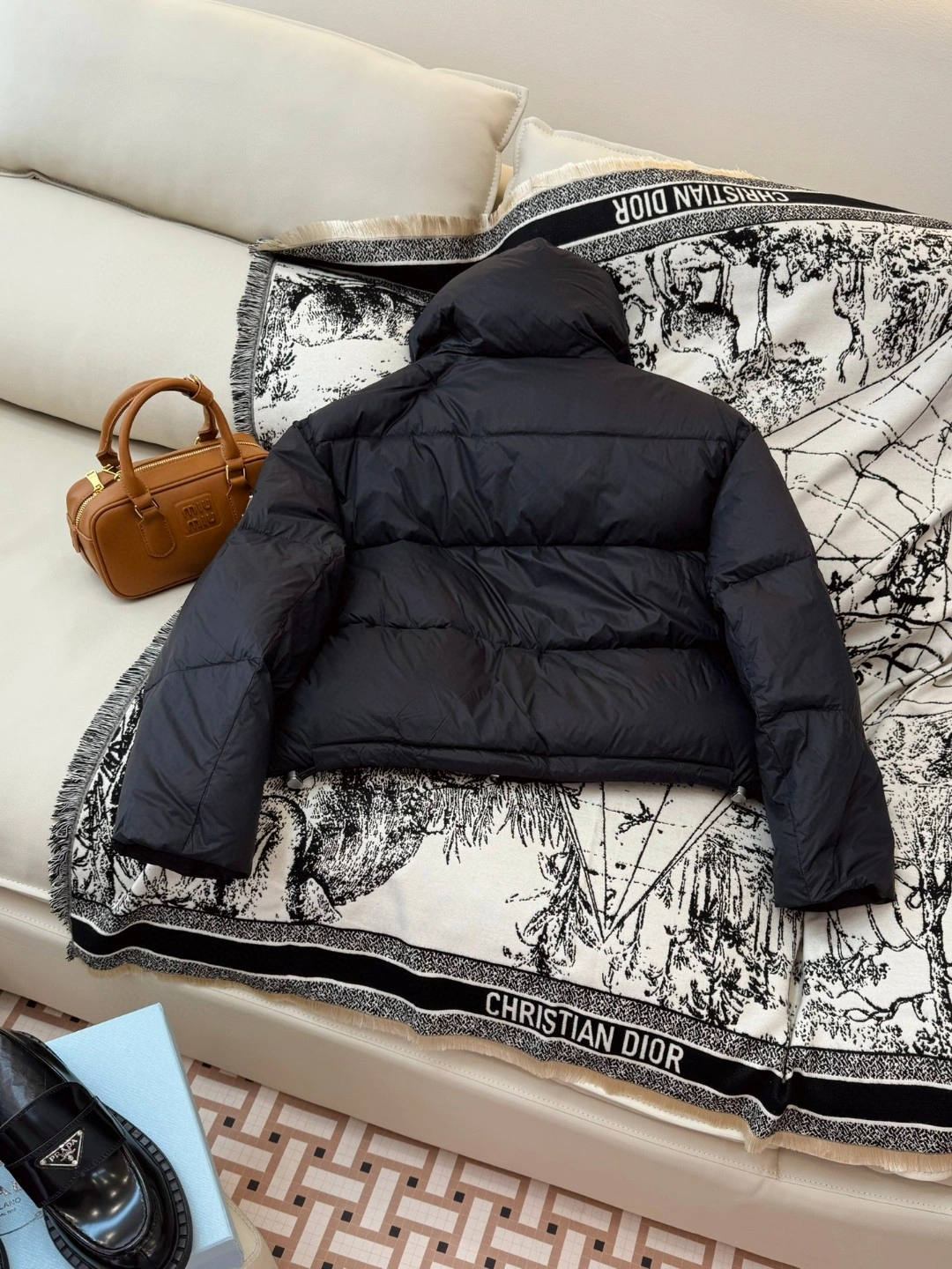Minimalist Prada Down Jackets 172578