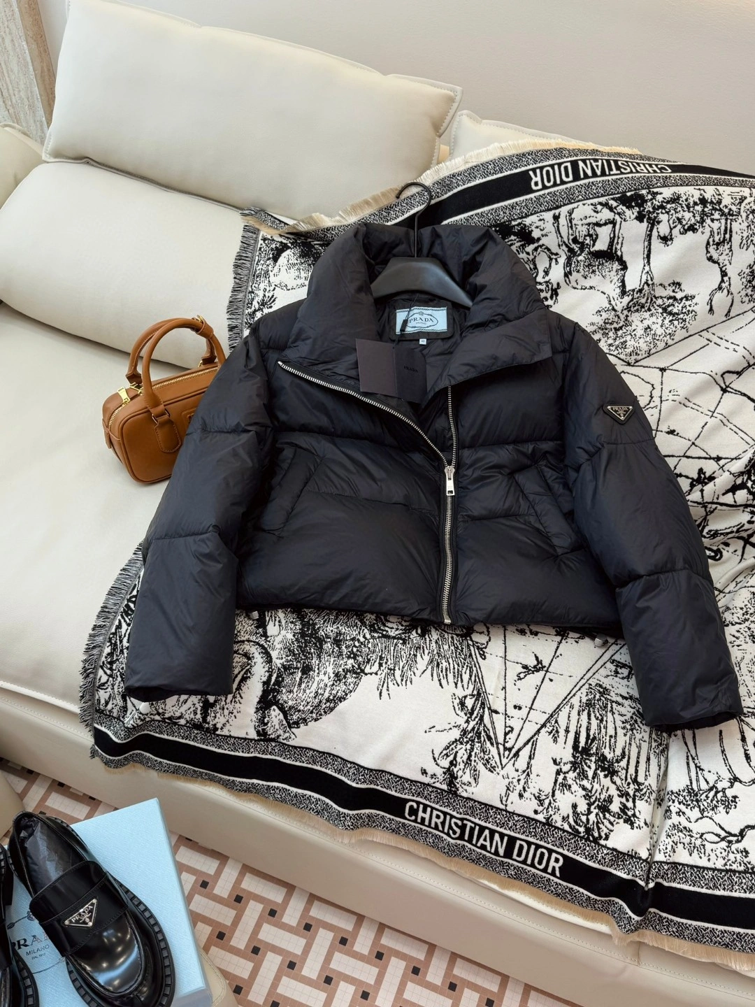 Minimalist Prada Down Jackets 172578