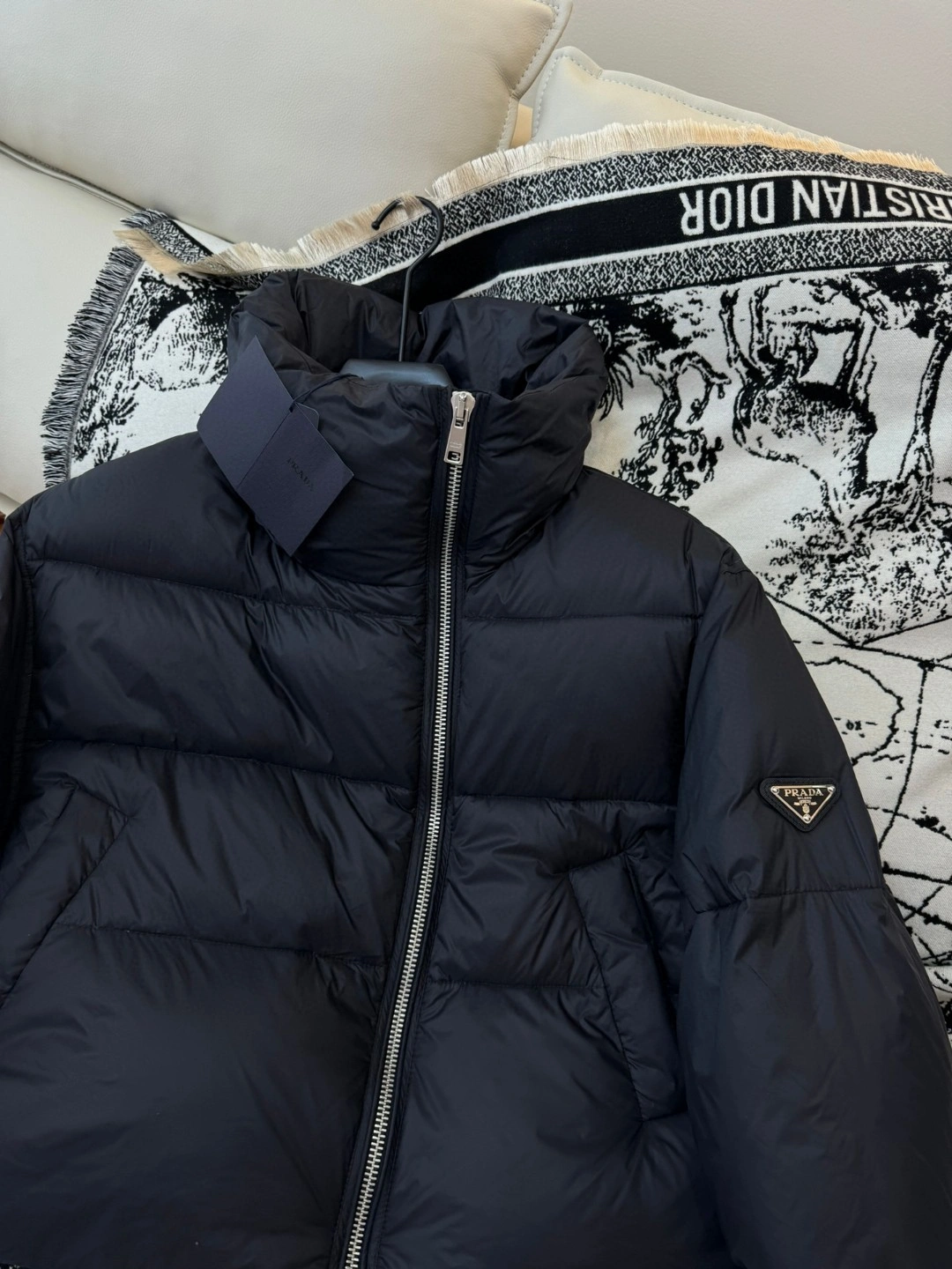 Minimalist Prada Down Jackets 172578