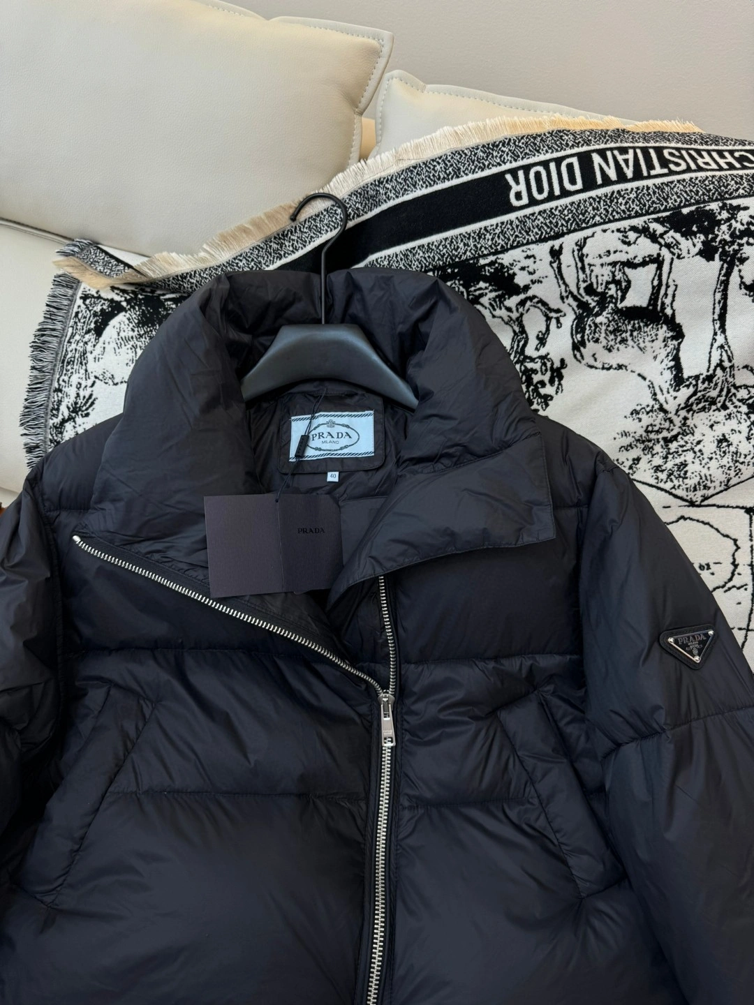 Minimalist Prada Down Jackets 172578