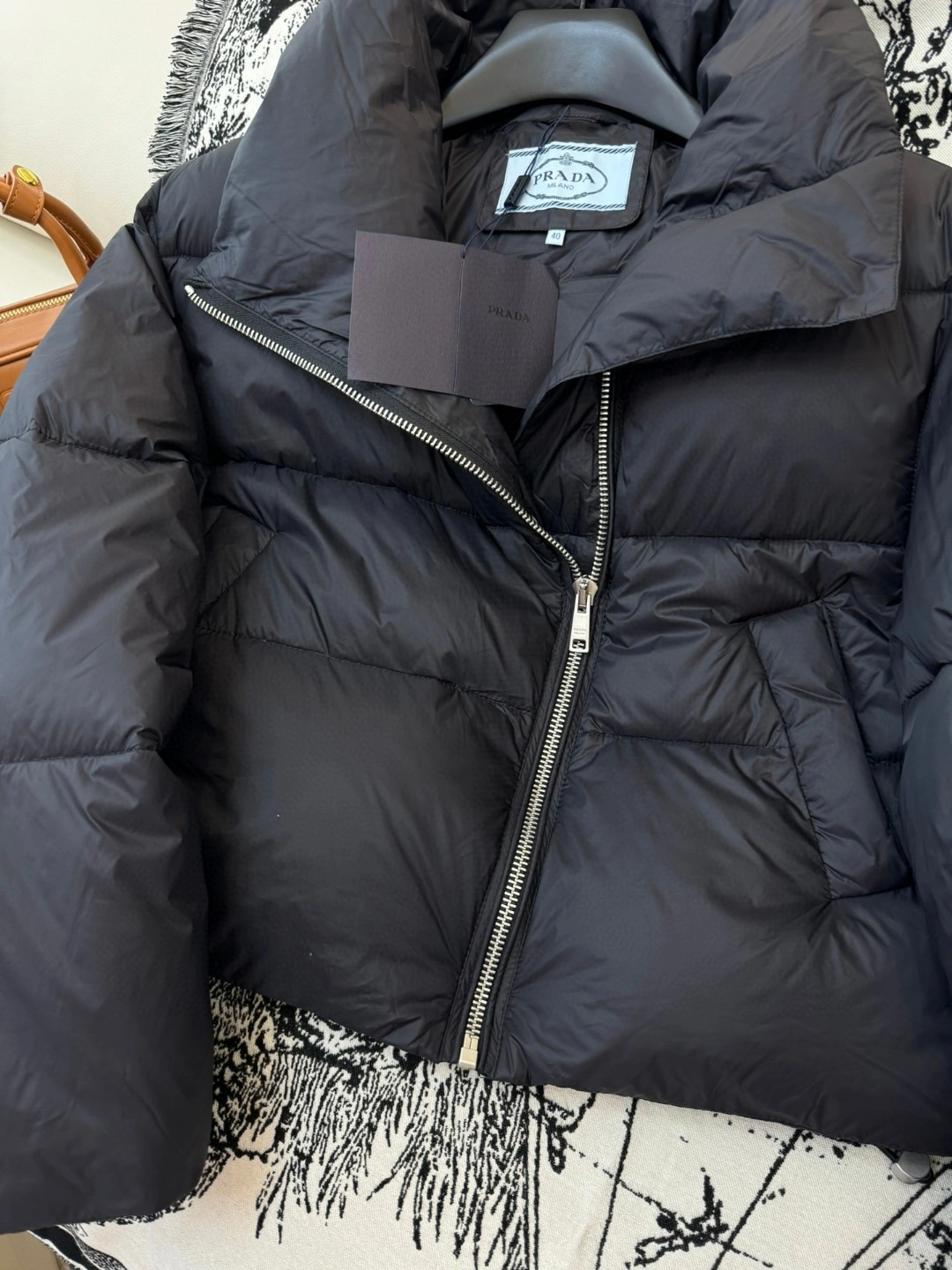 Minimalist Prada Down Jackets 172578