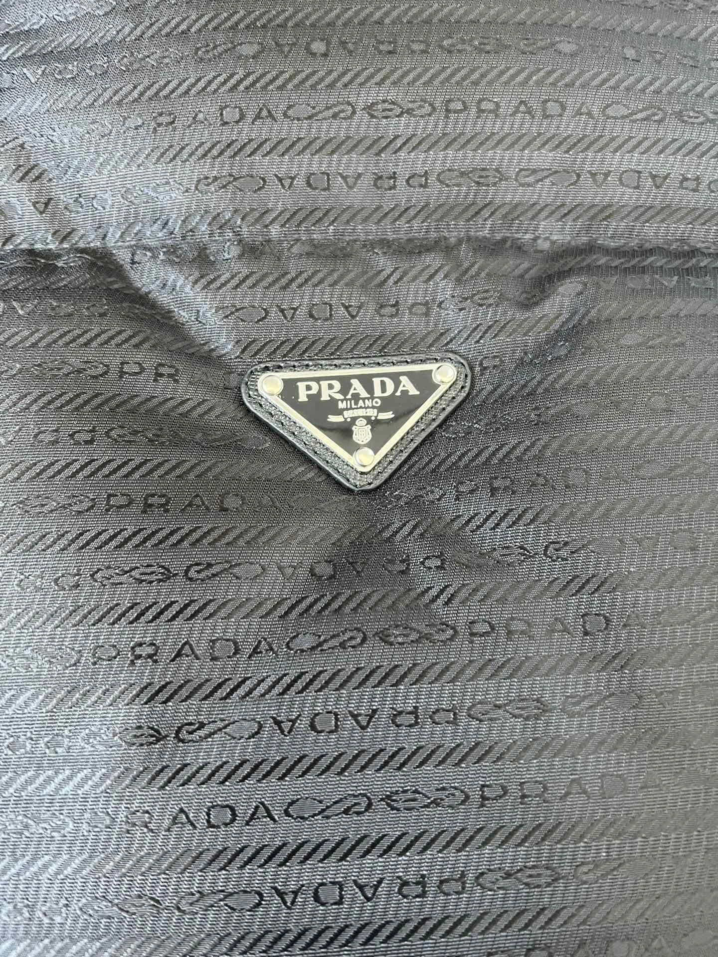 Prada Down Jackets Original 172495