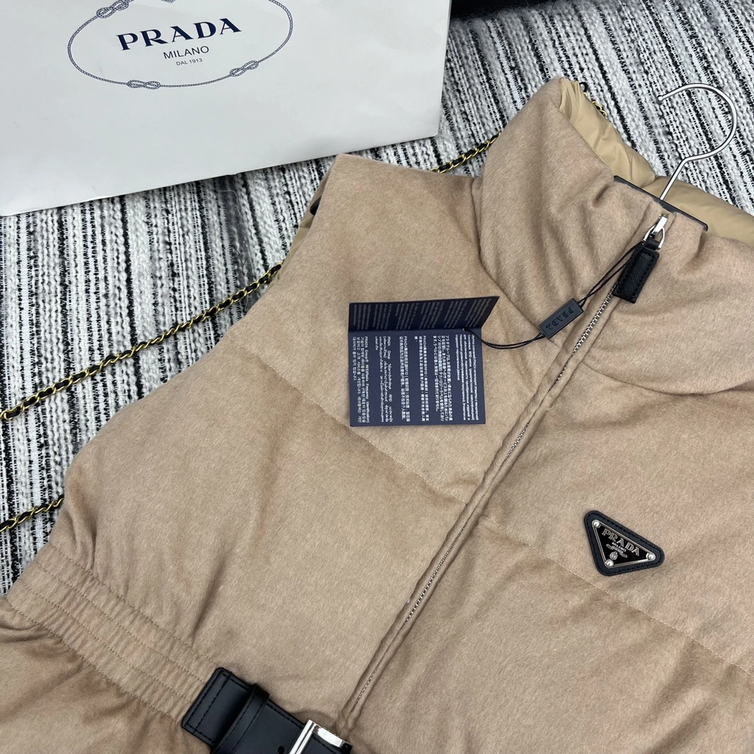 FlexibleFit Prada Down Jackets 172426